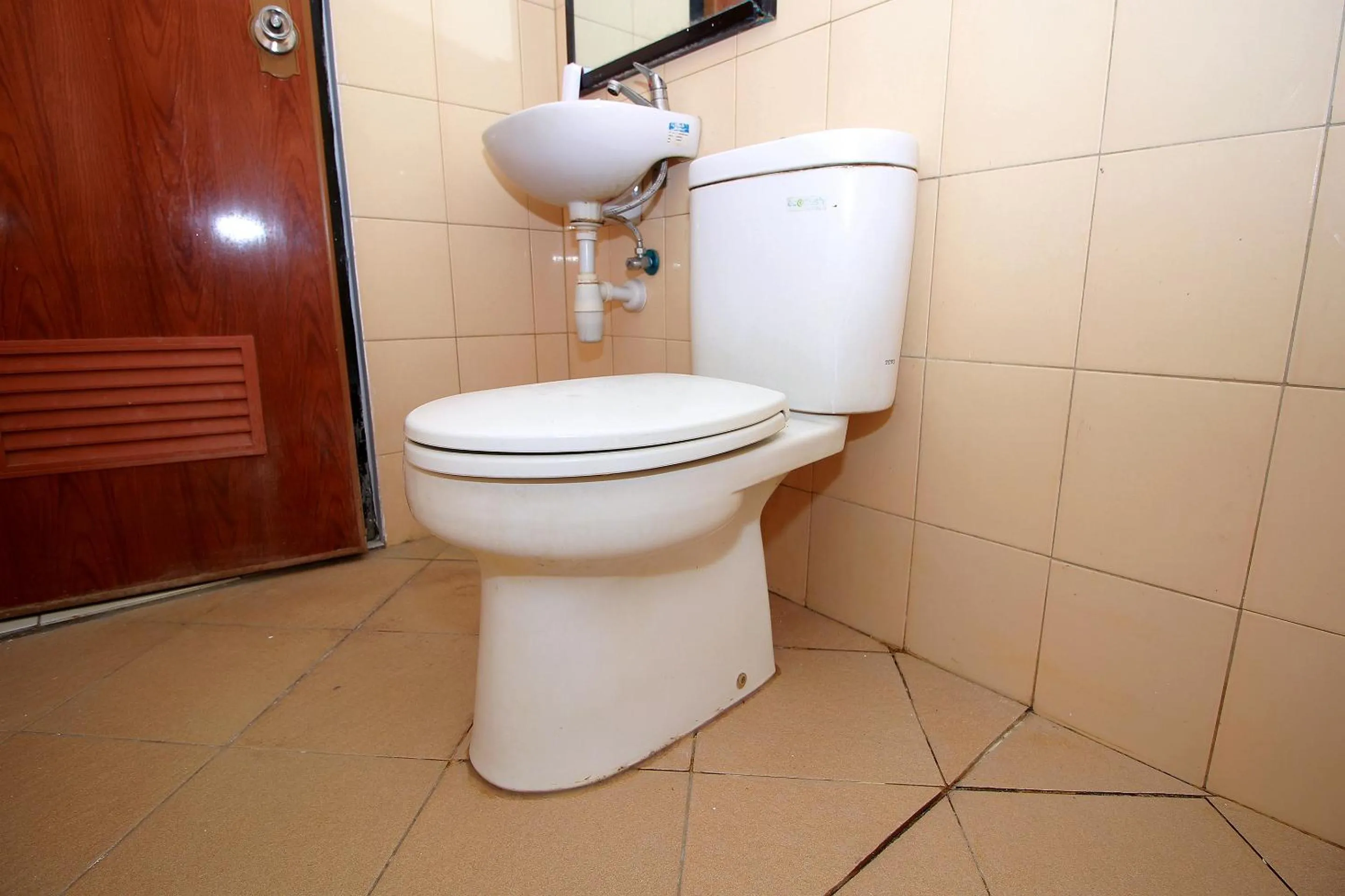 Bathroom in Hotel O Jati Exclusive Homestay