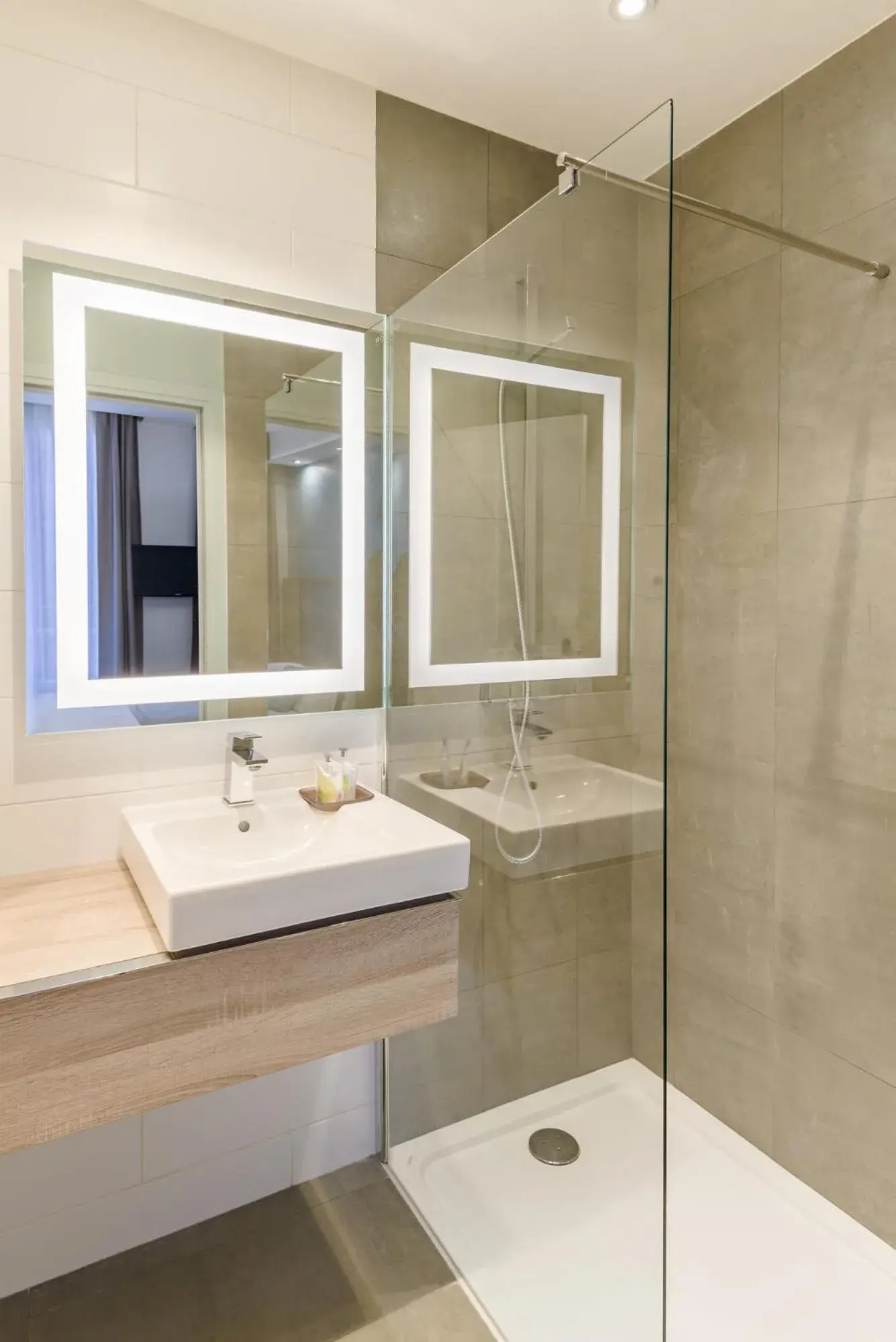 Grand Hôtel Clichy Paris Grand Hôtel Clichy Paris