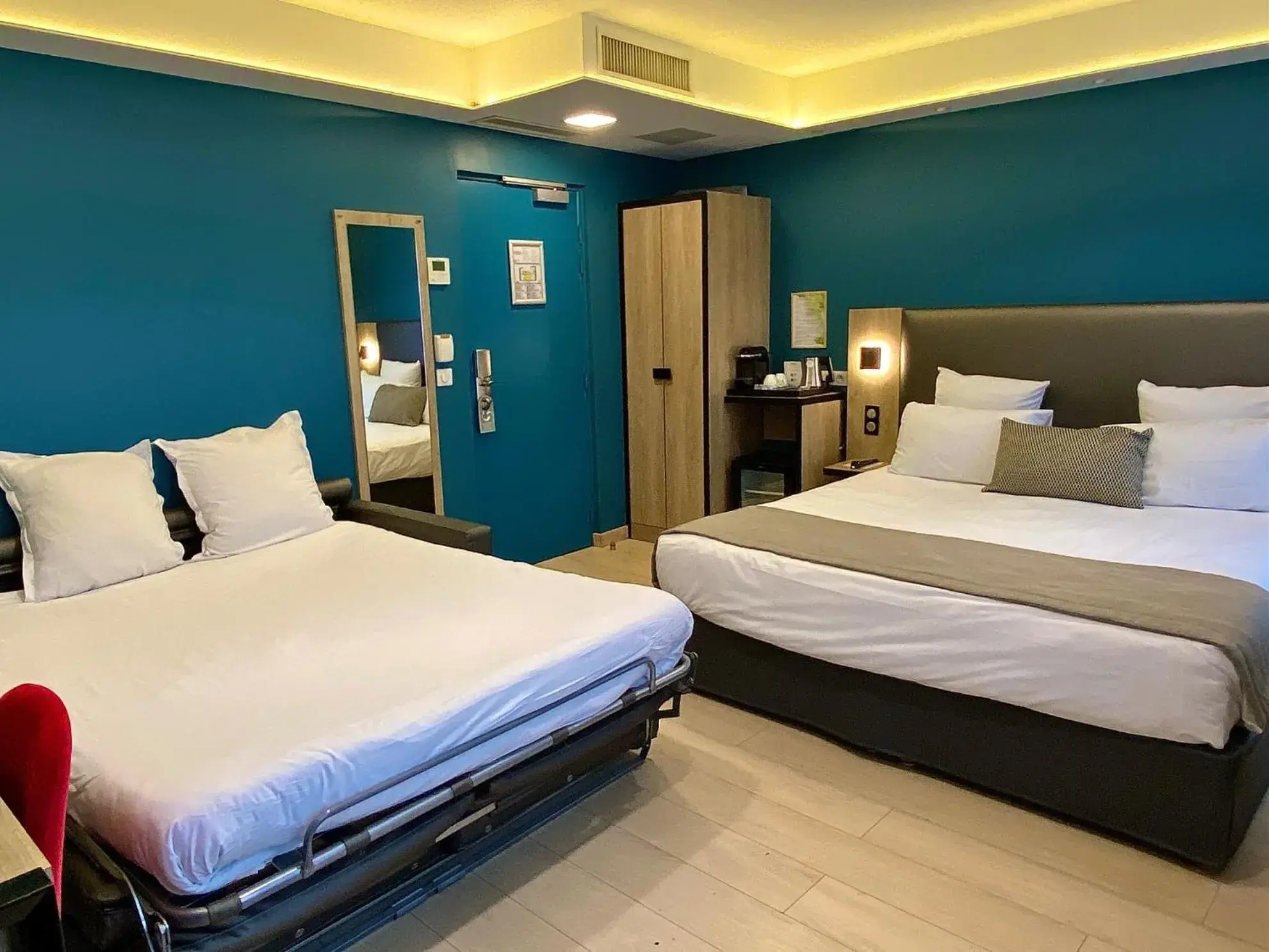 Bed in Grand Hôtel Clichy Paris Bed in Grand Hôtel Clichy Paris