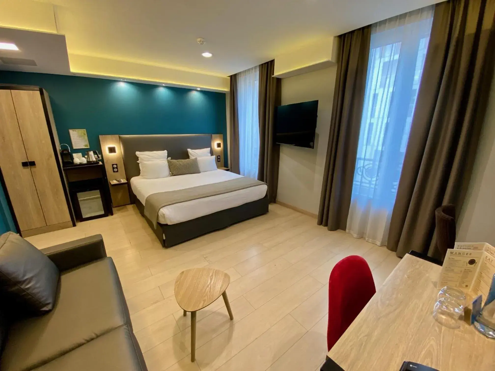 Bed in Grand Hôtel Clichy Paris Bed in Grand Hôtel Clichy Paris