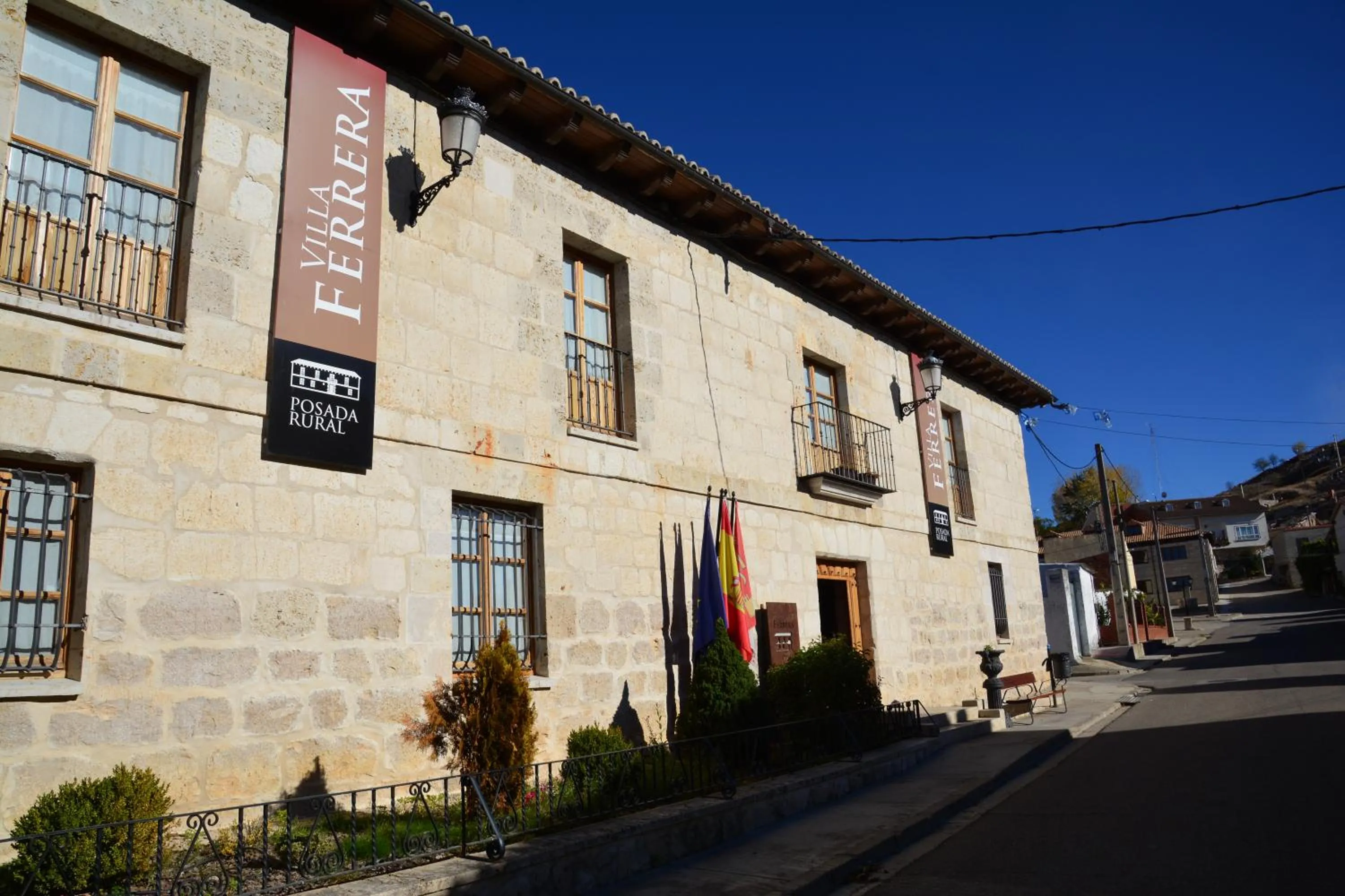 Facade/entrance in Villa Ferrera Posada Rural