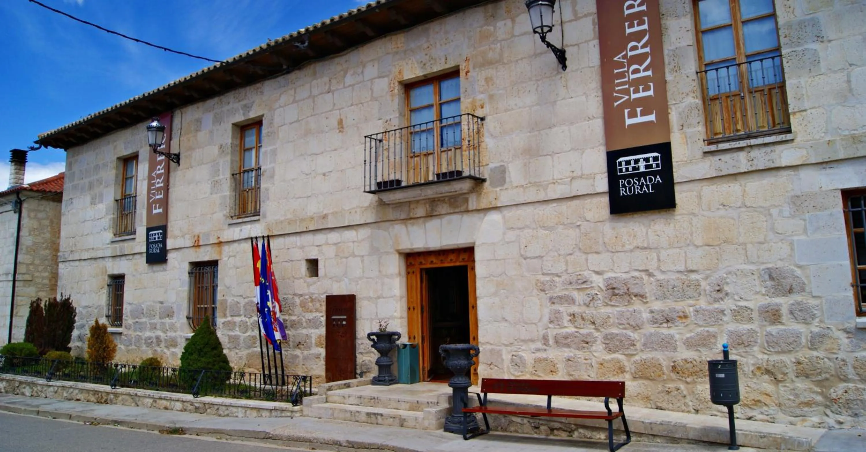 Facade/entrance in Villa Ferrera Posada Rural