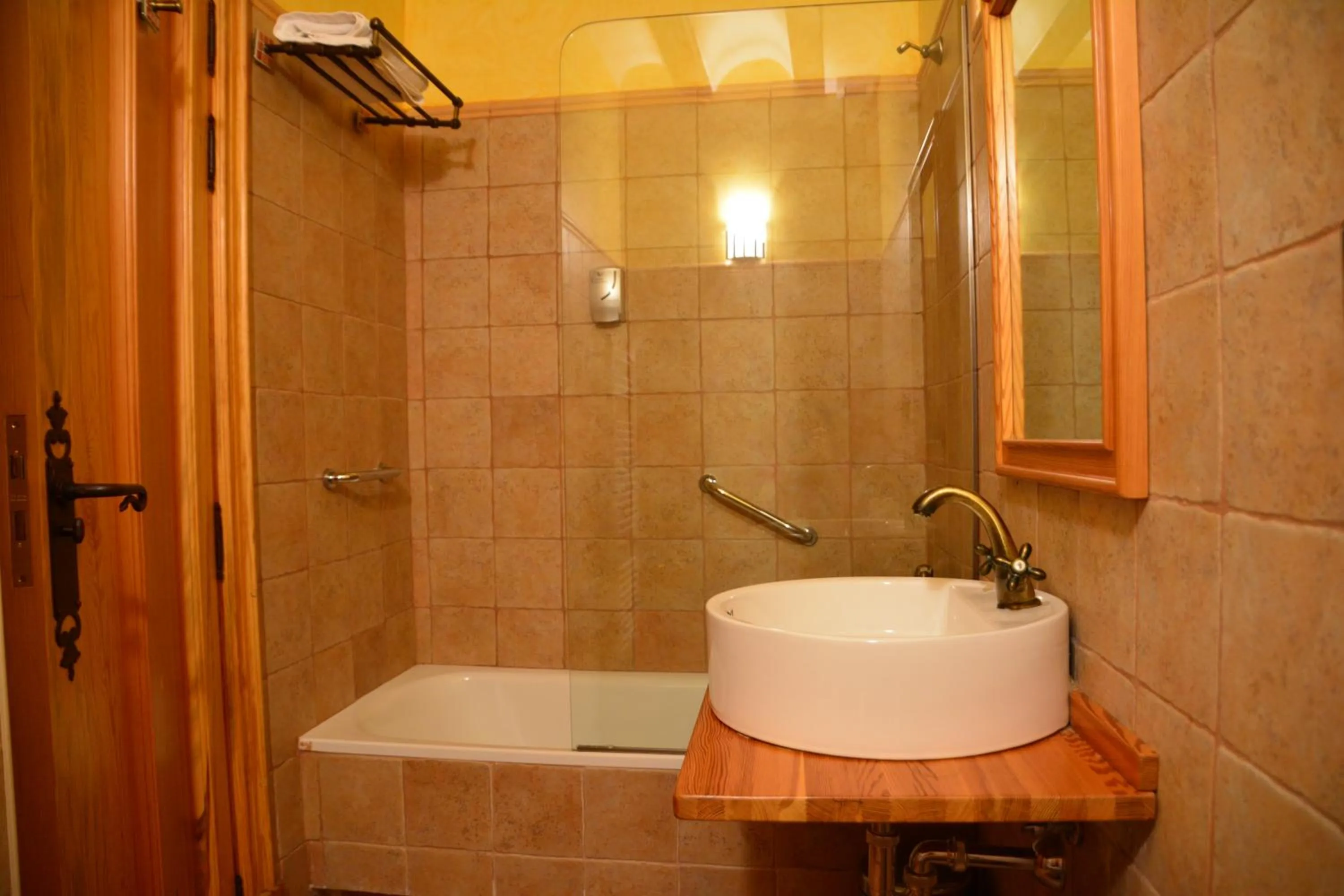 Shower in Villa Ferrera Posada Rural