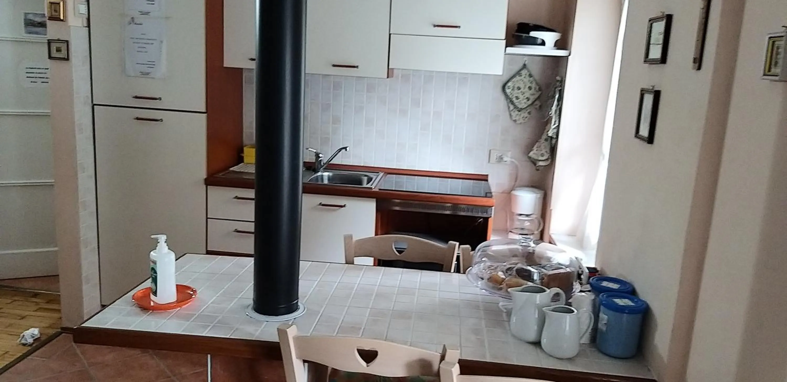 Kitchen or kitchenette in Bed & Breakfast Gli Oleandri