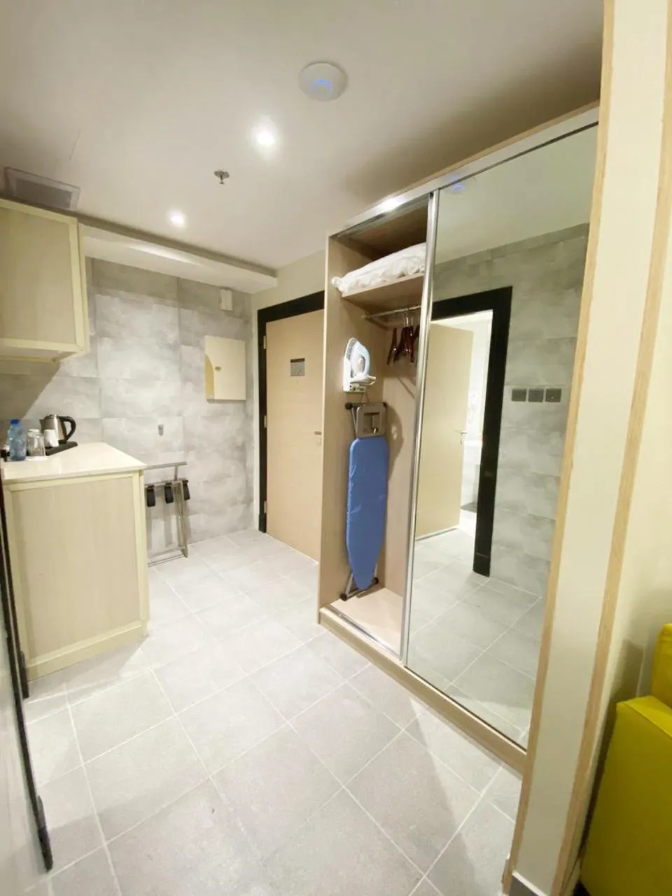 wardrobe in Touq Al Balad Hotel