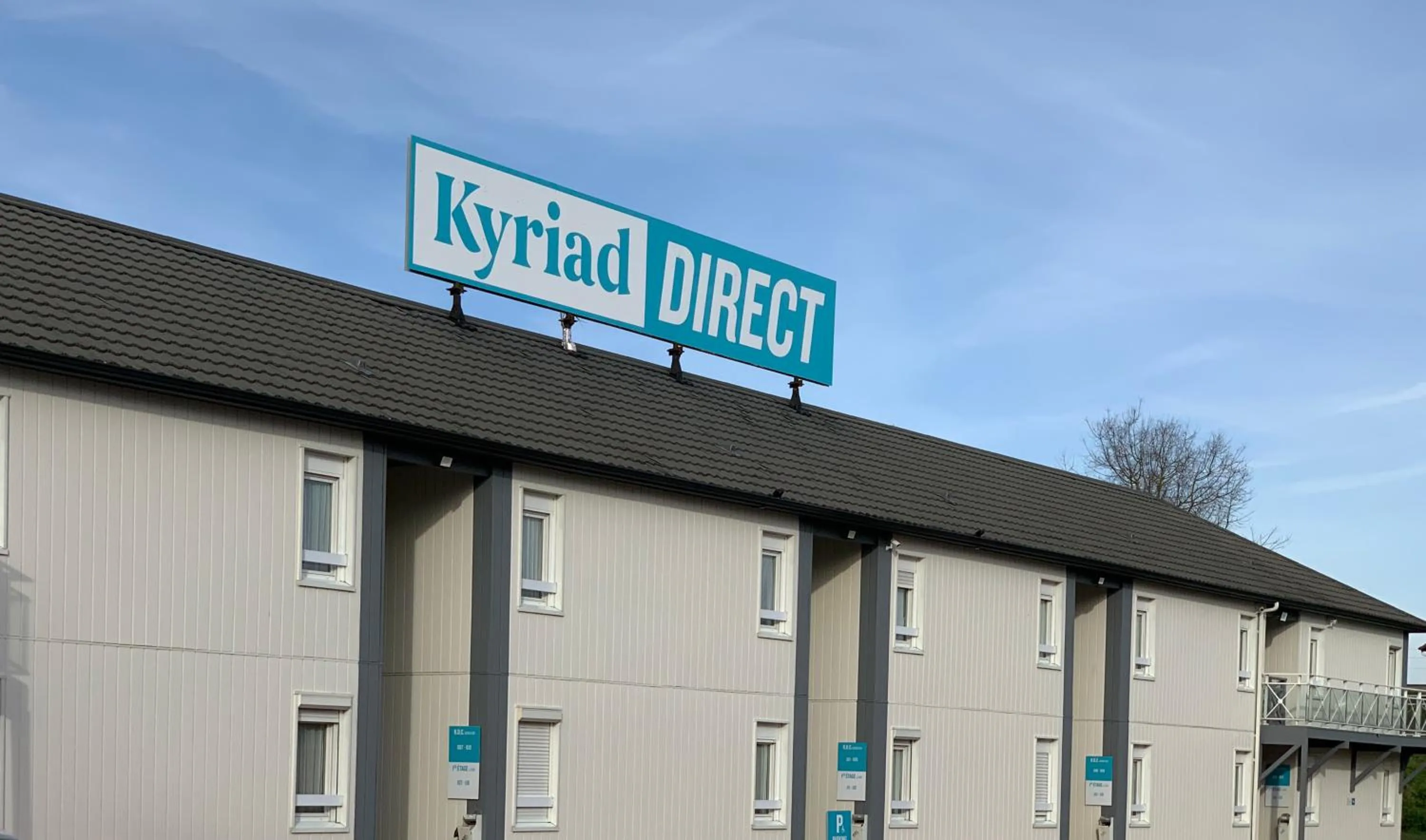 Property building in Kyriad Direct Val de Reuil