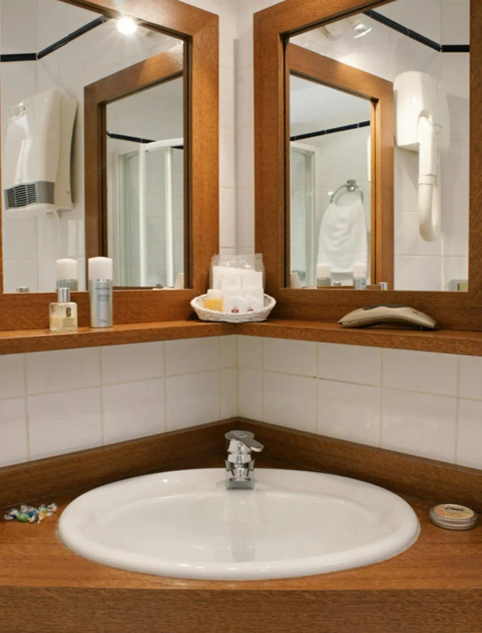 Bathroom in Apollinaire Bathroom in Apollinaire