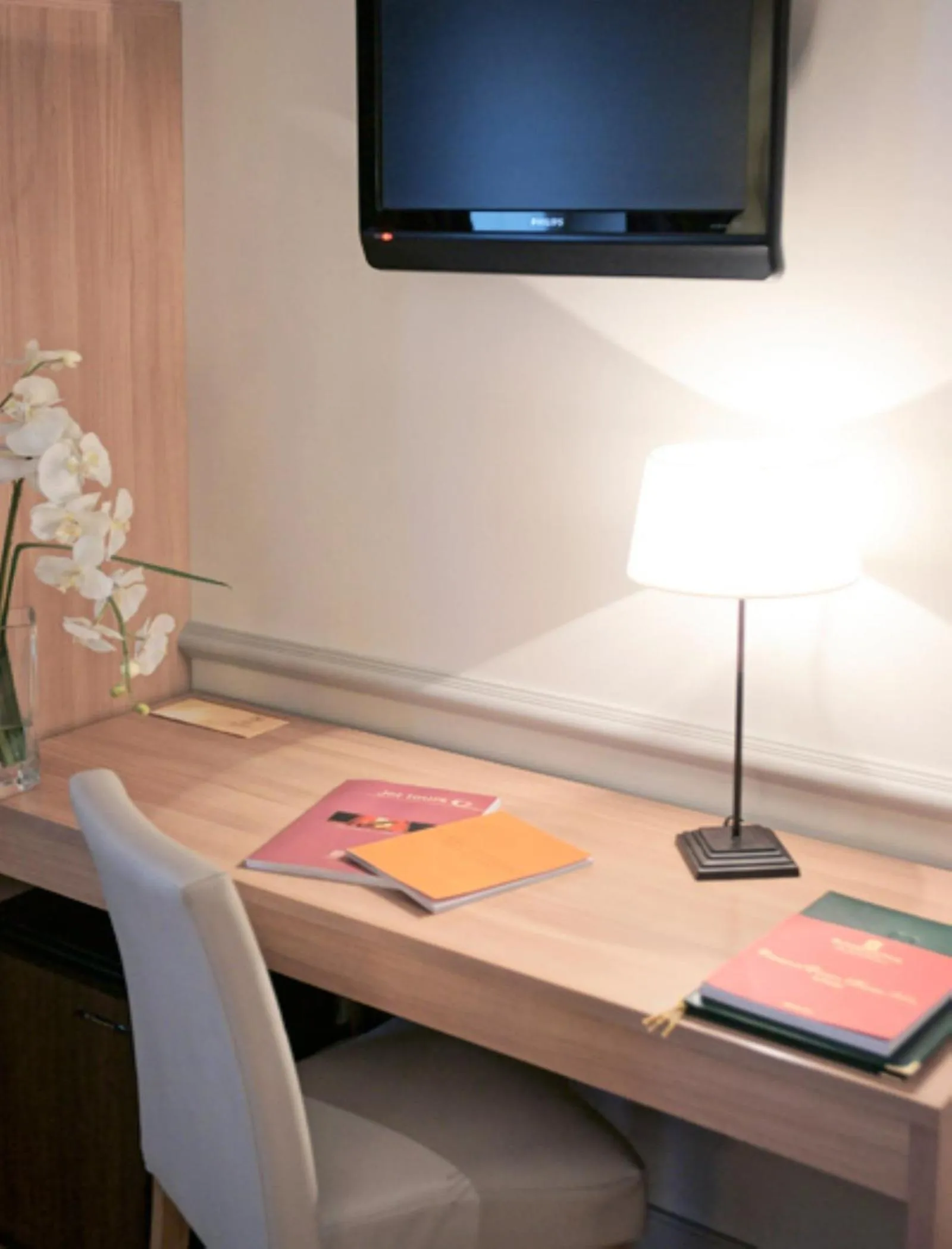 Seating area in Apollinaire