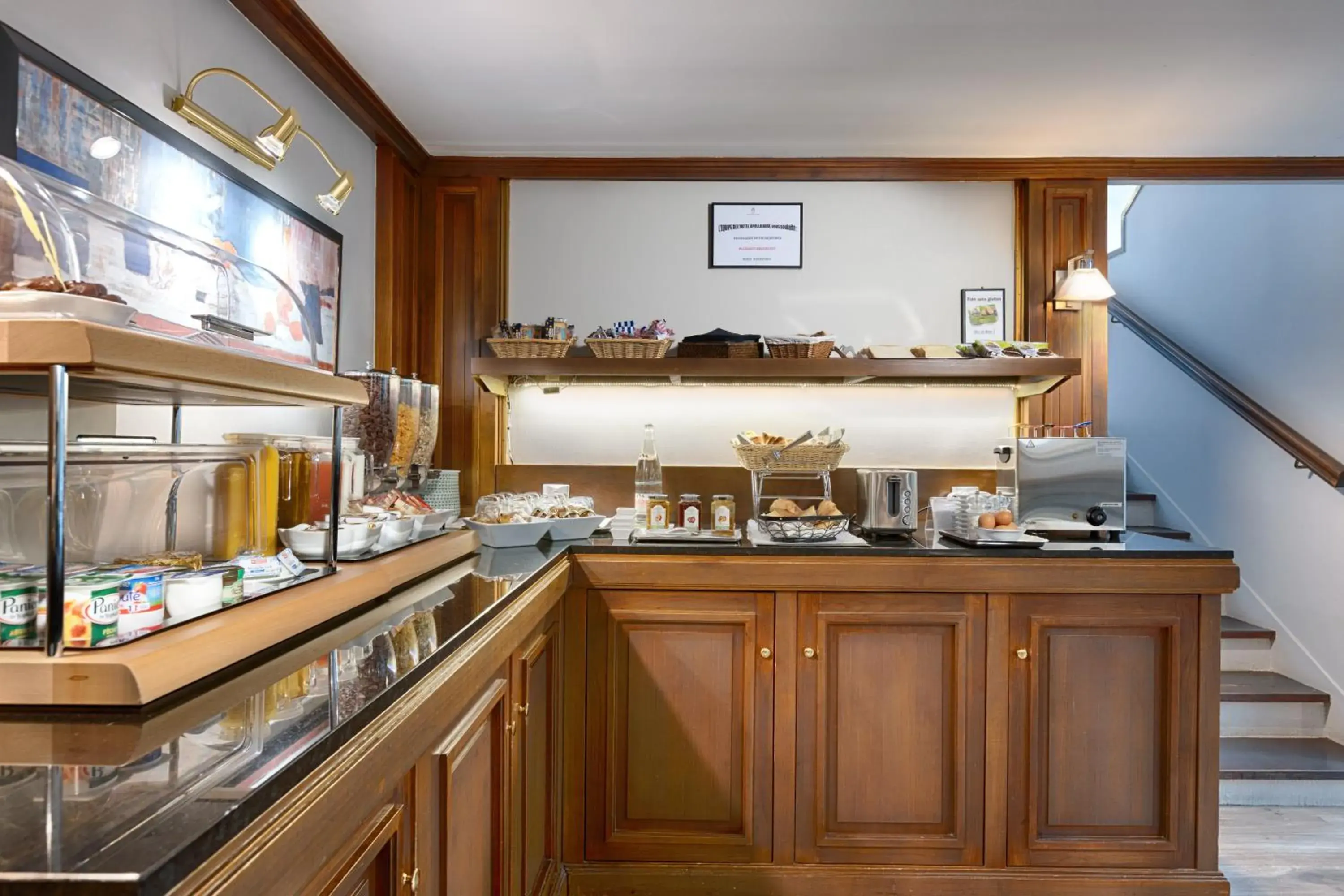 Continental breakfast in Apollinaire Continental breakfast in Apollinaire