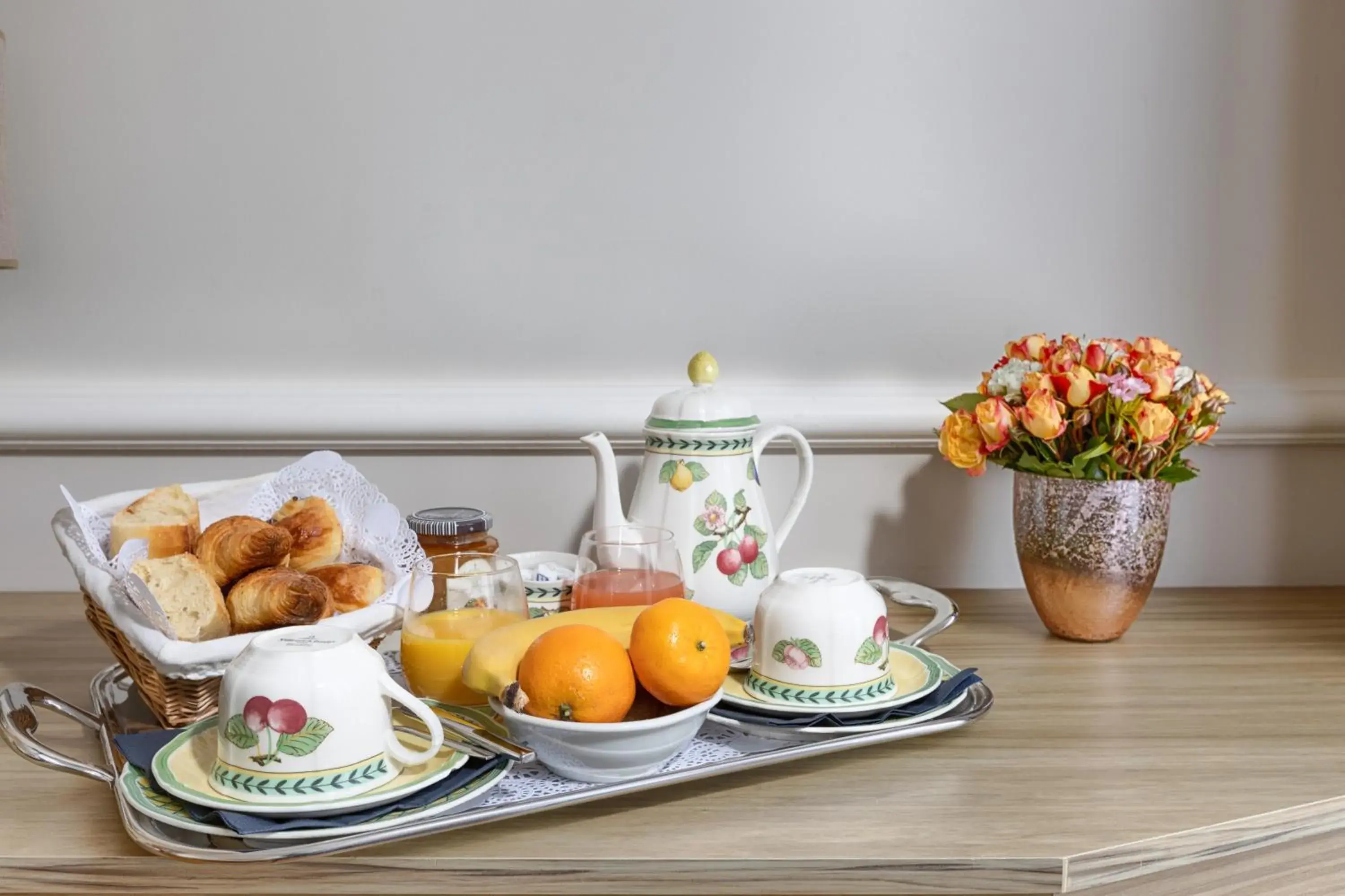 Continental breakfast in Apollinaire Continental breakfast in Apollinaire