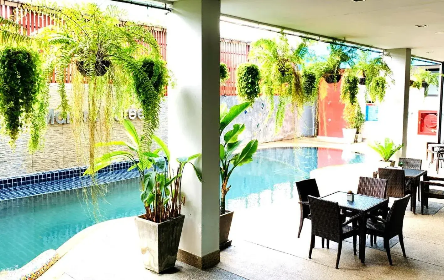 Swimming pool in Mantra Varee Hotel Swimming pool in Mantra Varee Hotel