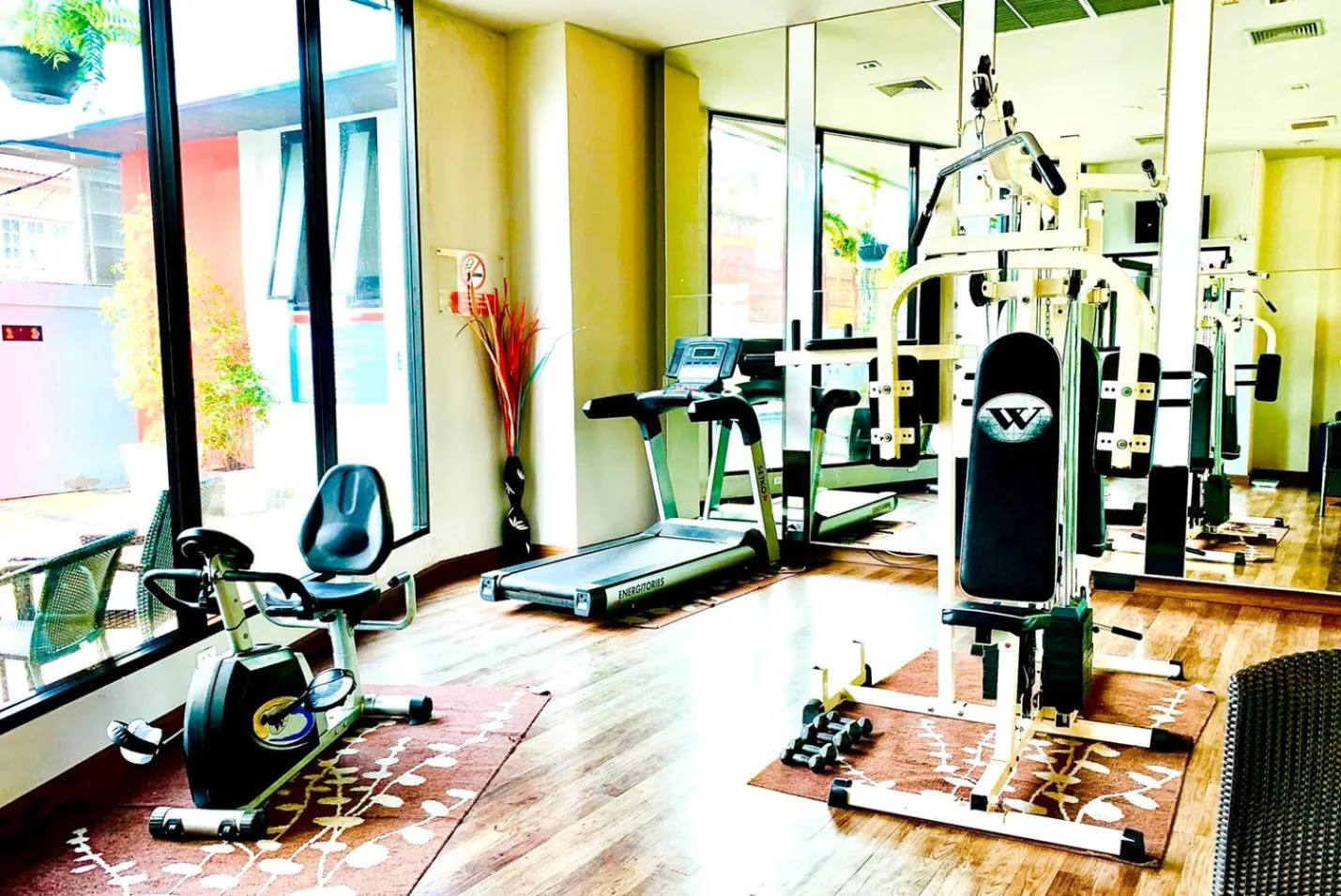 Fitness centre/facilities in Mantra Varee Hotel