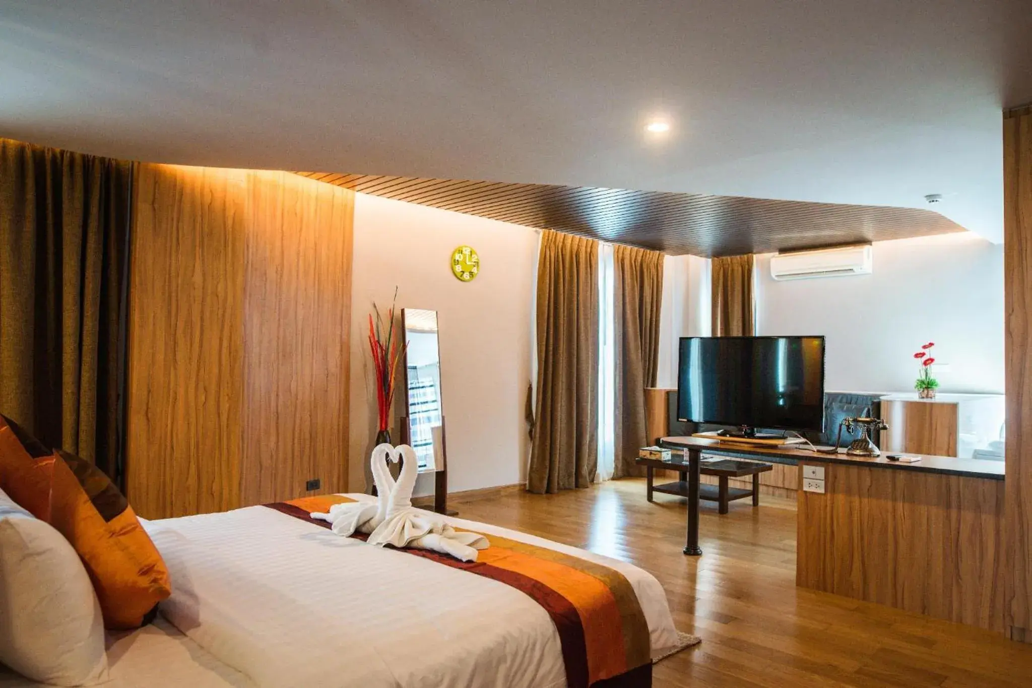 Photo of the whole room, Bed in Mantra Varee Hotel Photo of the whole room, Bed in Mantra Varee Hotel