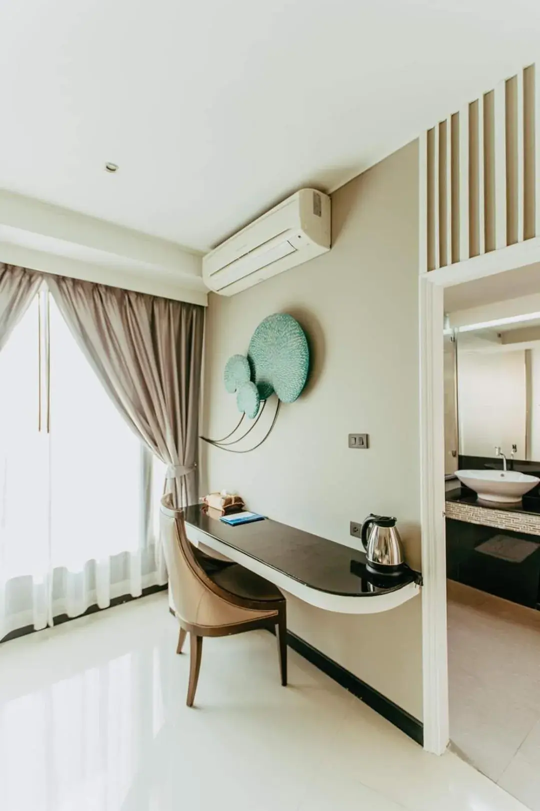 Photo of the whole room in Mantra Varee Hotel Photo of the whole room in Mantra Varee Hotel