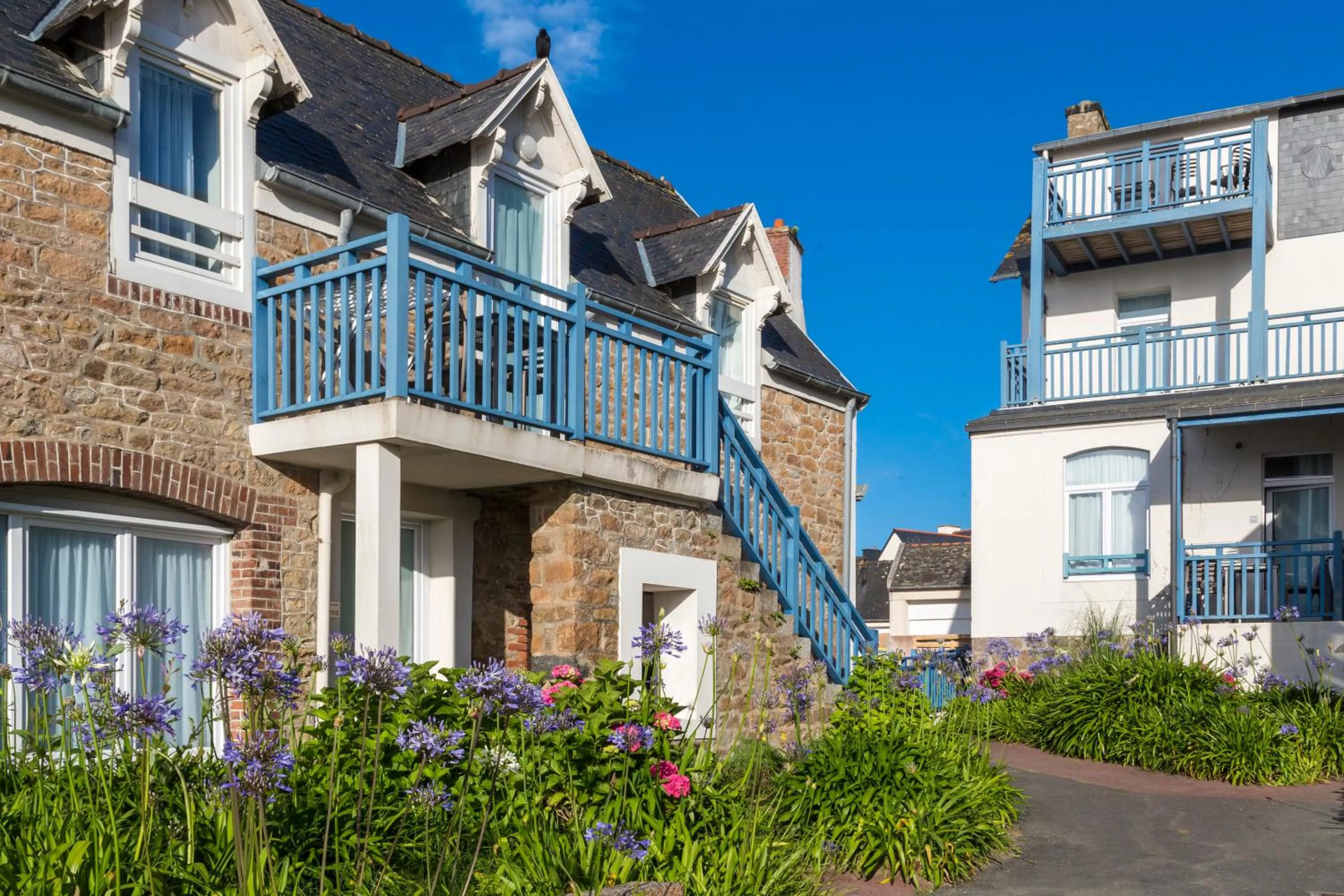 Facade/entrance in Résidence Odalys La Baie de Sainte Anne