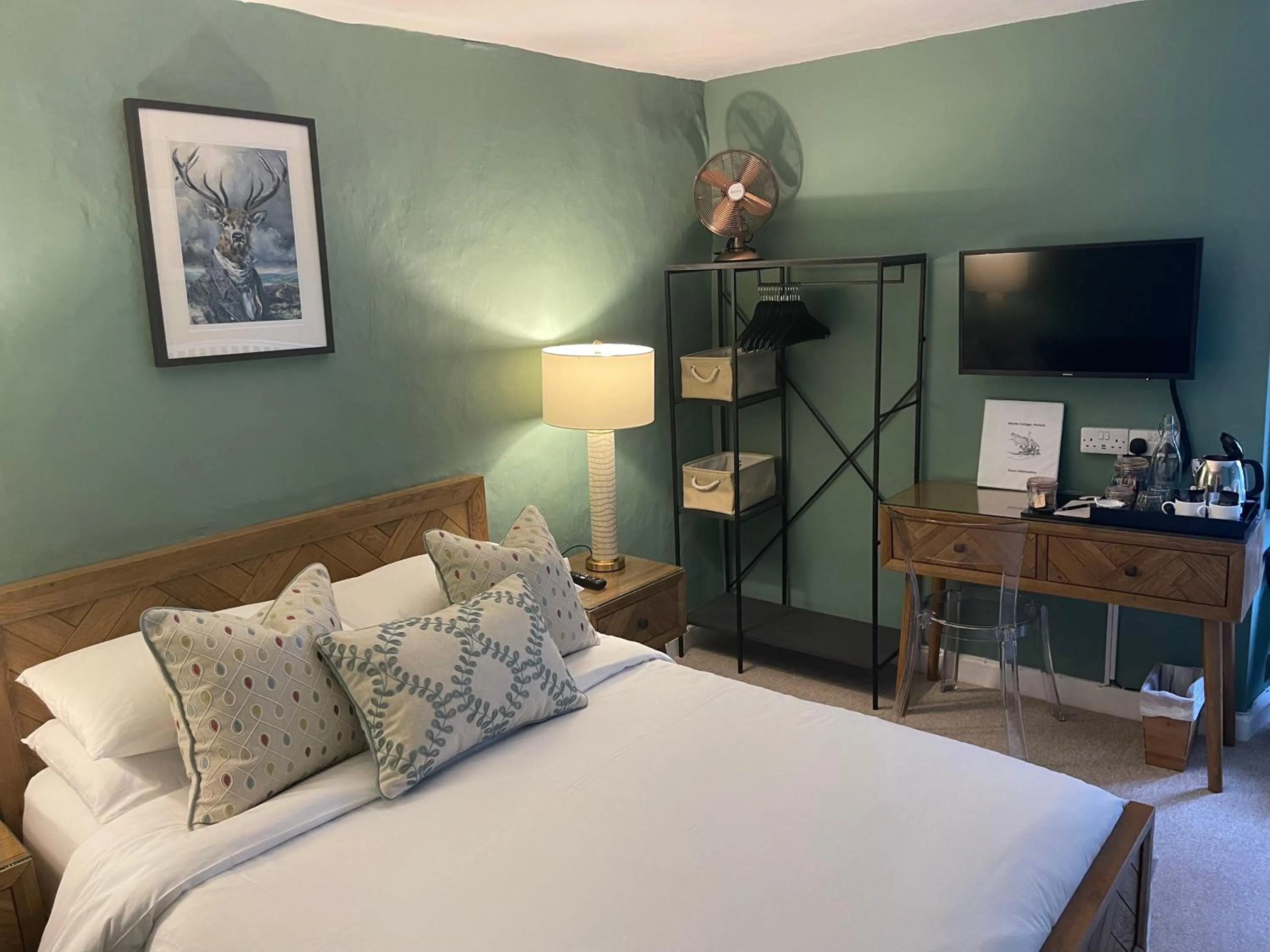 Bedroom, Bed in Myrtle Cottage B&B