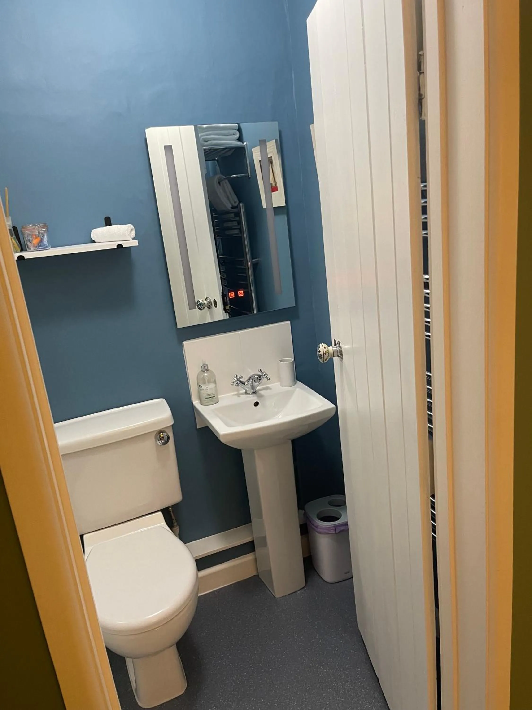 Bathroom in Myrtle Cottage B&B