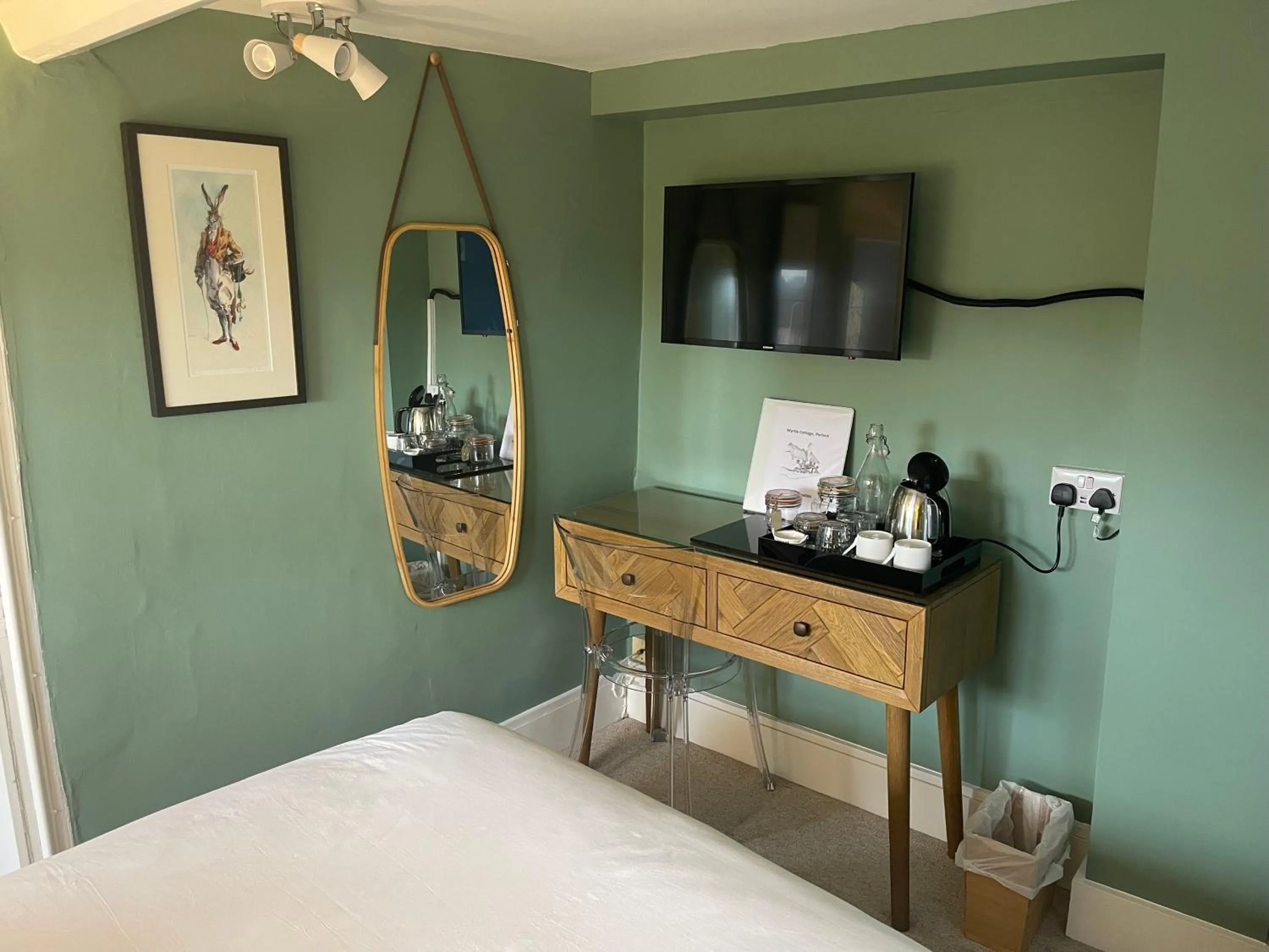 Bedroom, Bed in Myrtle Cottage B&B