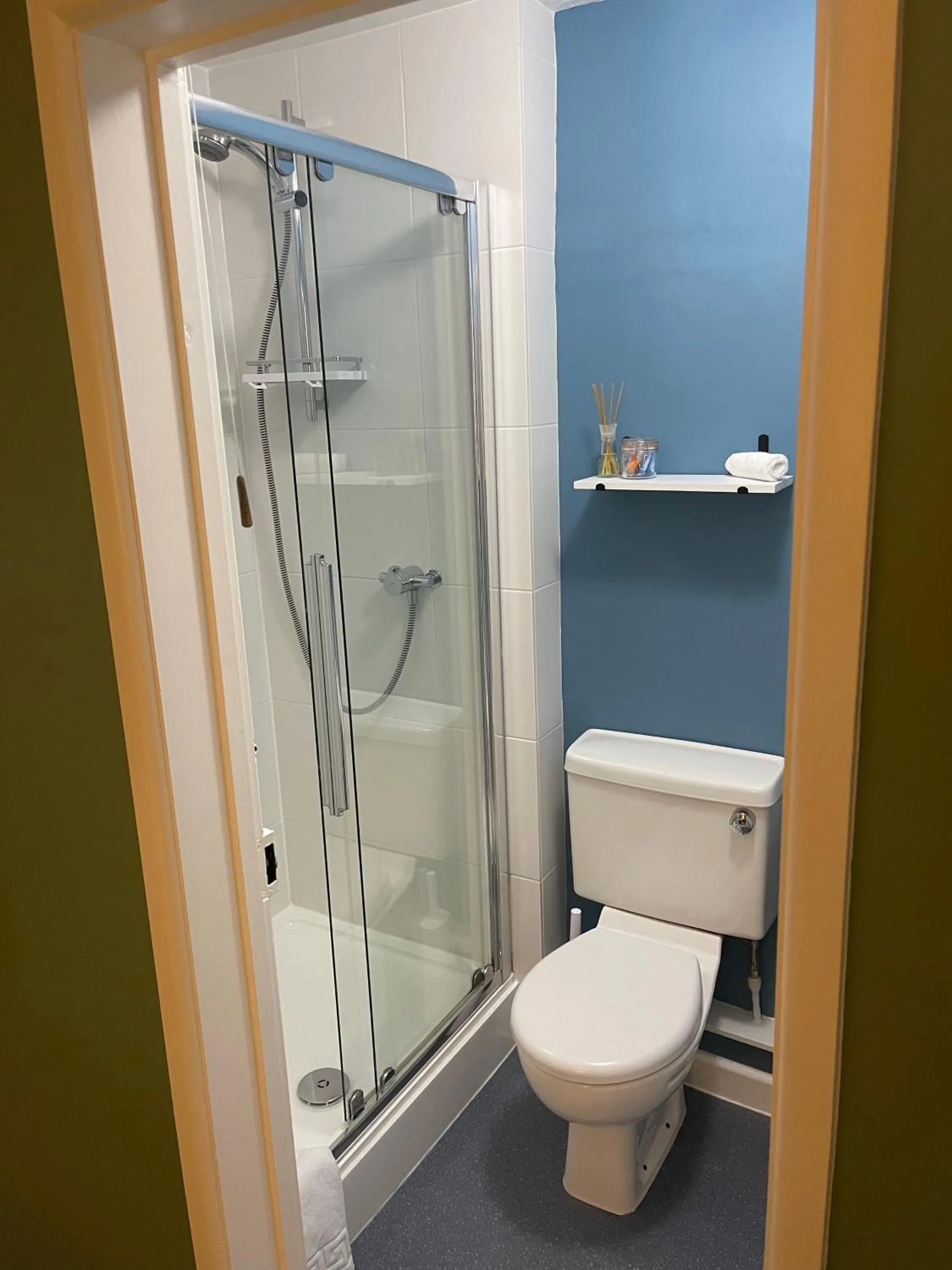 Bathroom in Myrtle Cottage B&B