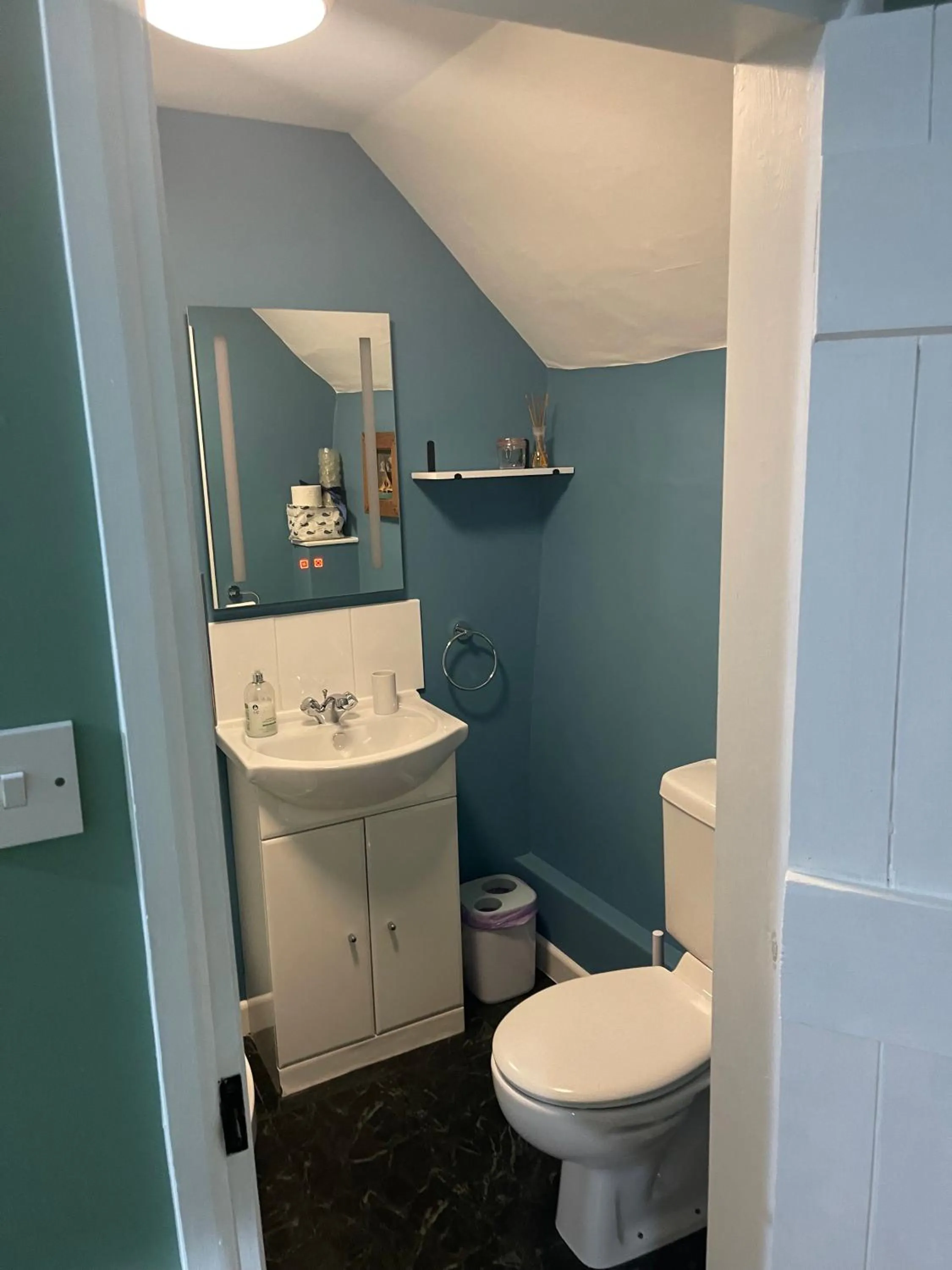 Bathroom in Myrtle Cottage B&B