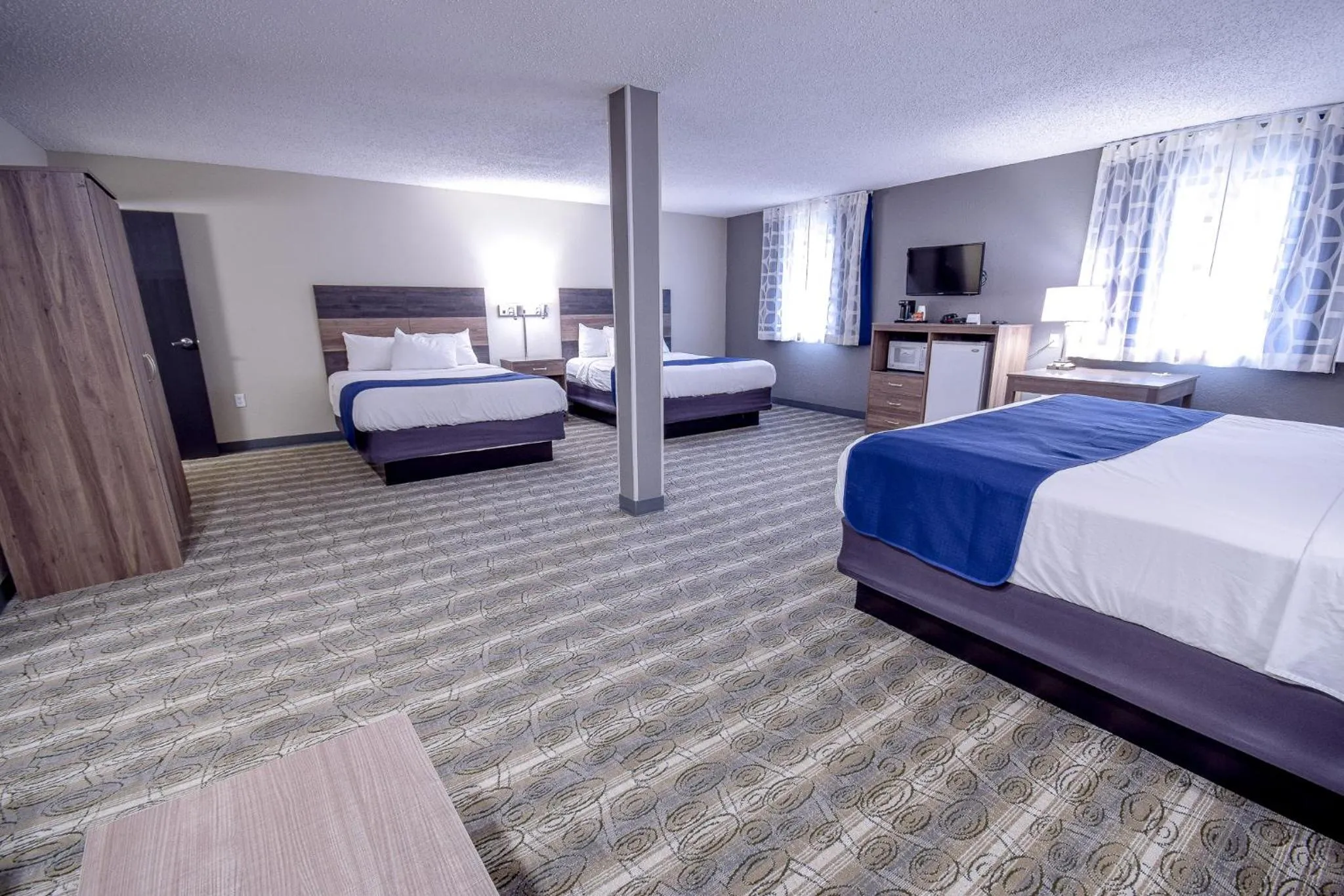 Photo of the whole room, Bed in Days Inn & Suites by Wyndham Wisconsin Dells