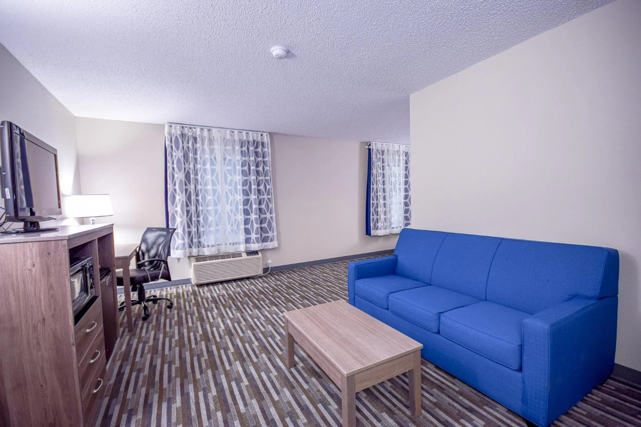 Seating area in Days Inn & Suites by Wyndham Wisconsin Dells