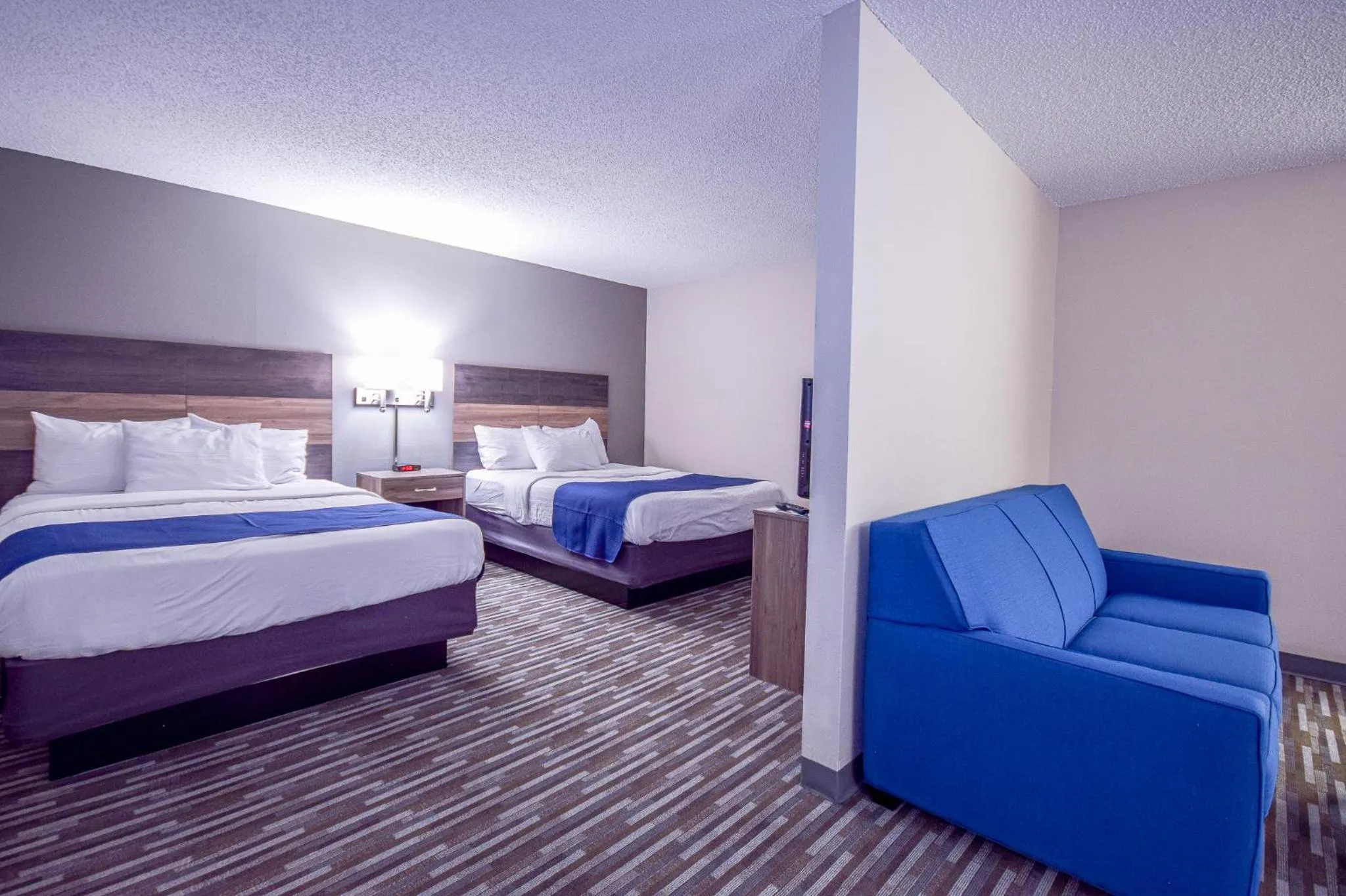 Photo of the whole room, Bed in Days Inn & Suites by Wyndham Wisconsin Dells