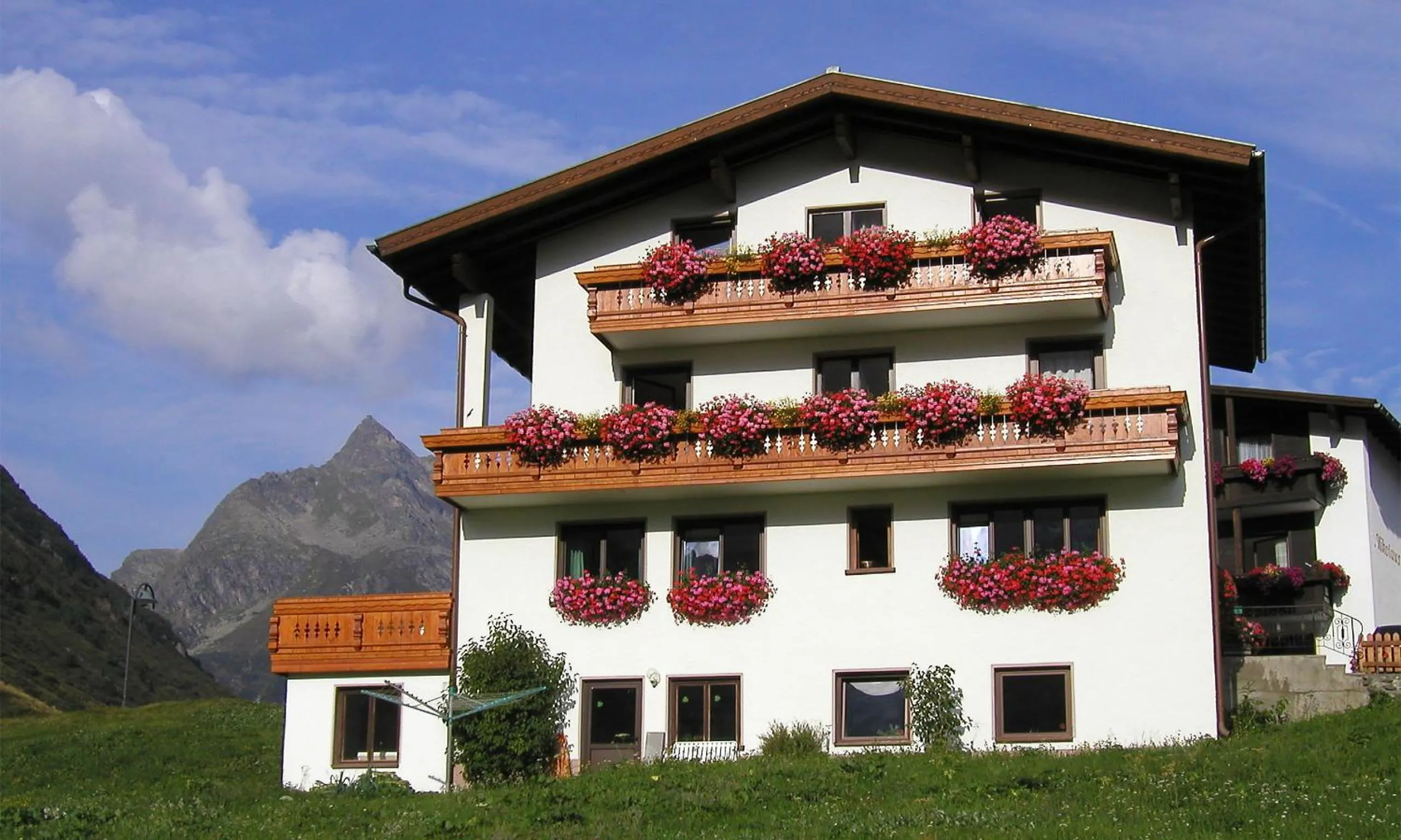 Facade/entrance in Apart Christine - Silvrettacard-Sommer inklusive