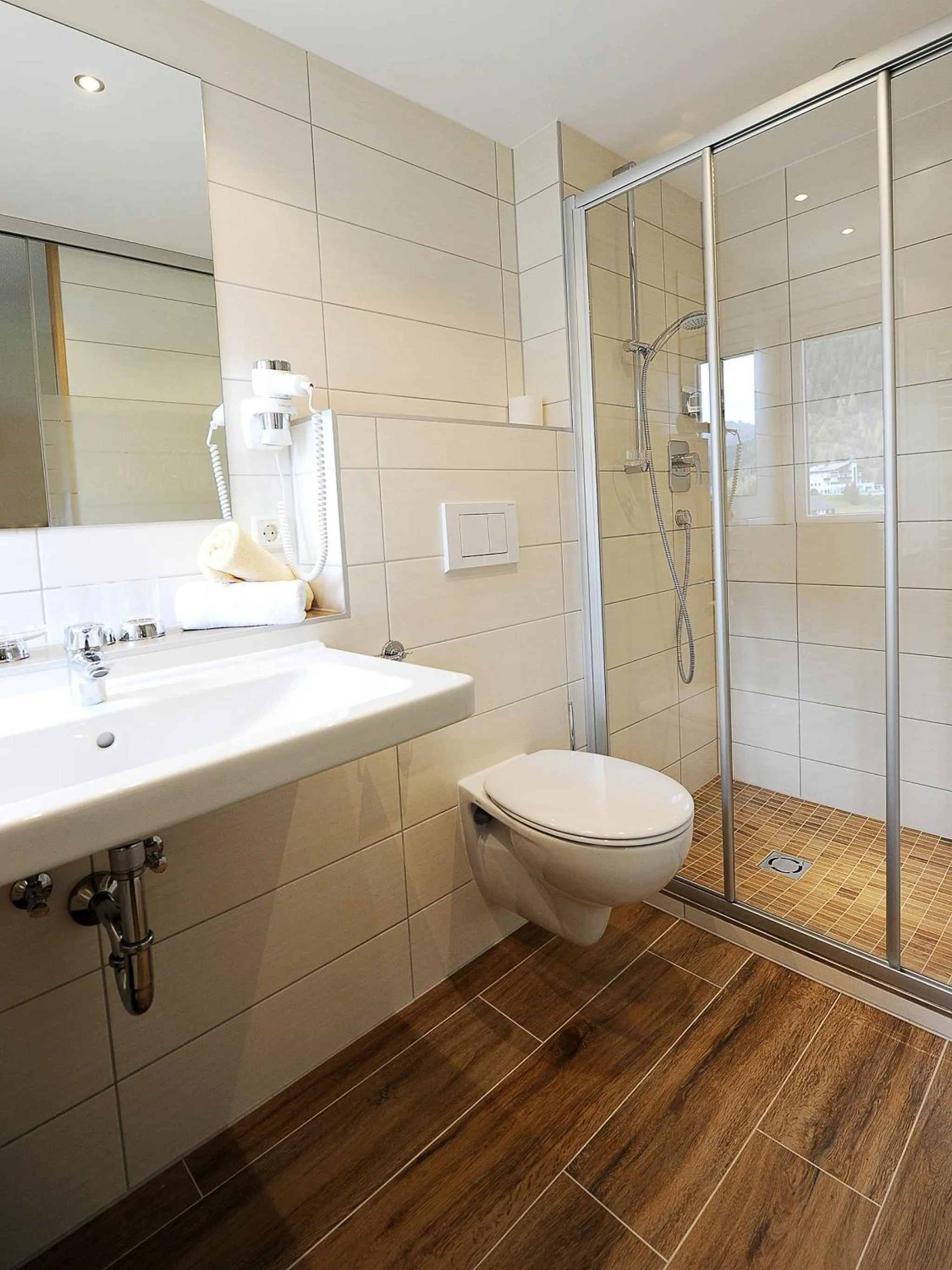 Bathroom in Apart Christine - Silvrettacard-Sommer inklusive