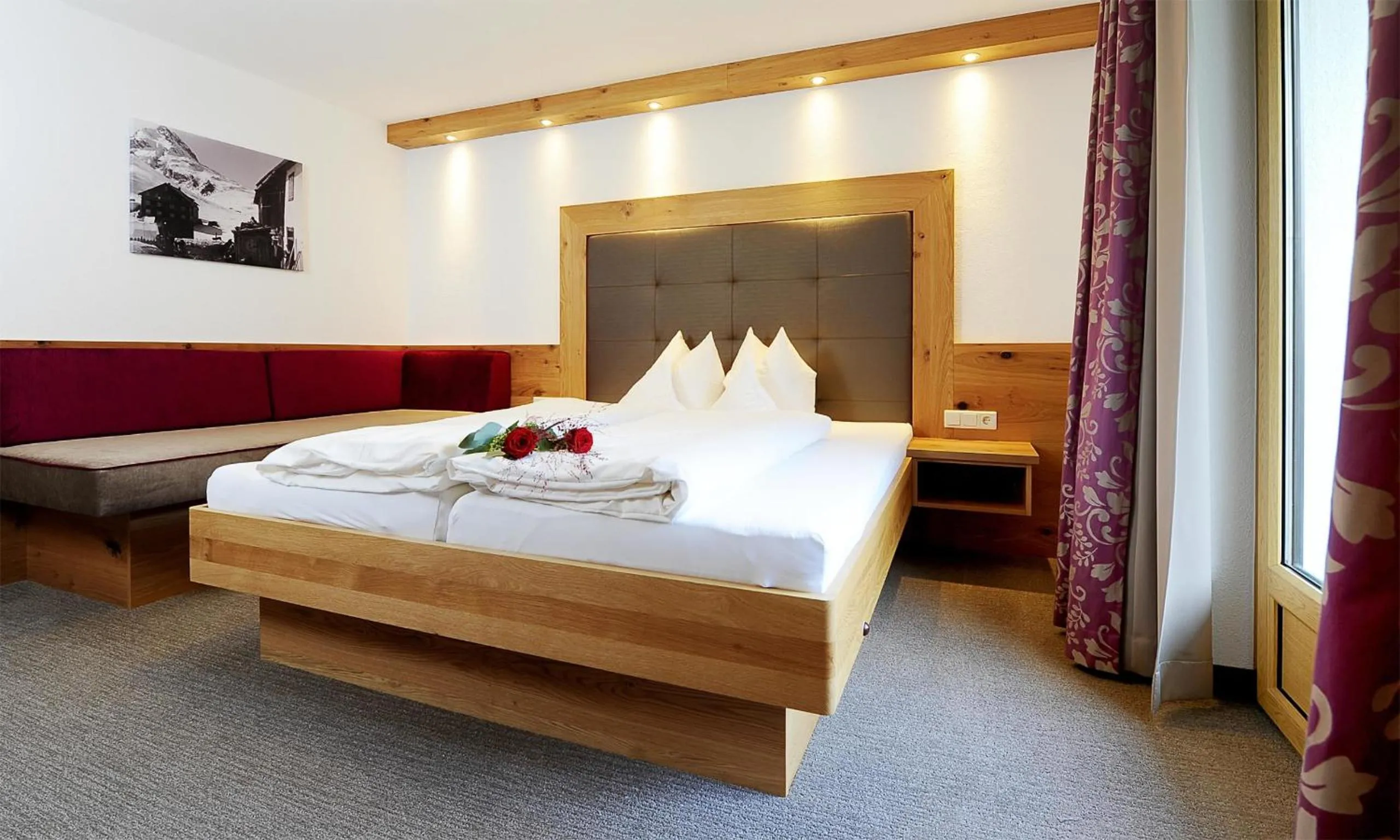 Bedroom, Bed in Apart Christine - Silvrettacard-Sommer inklusive