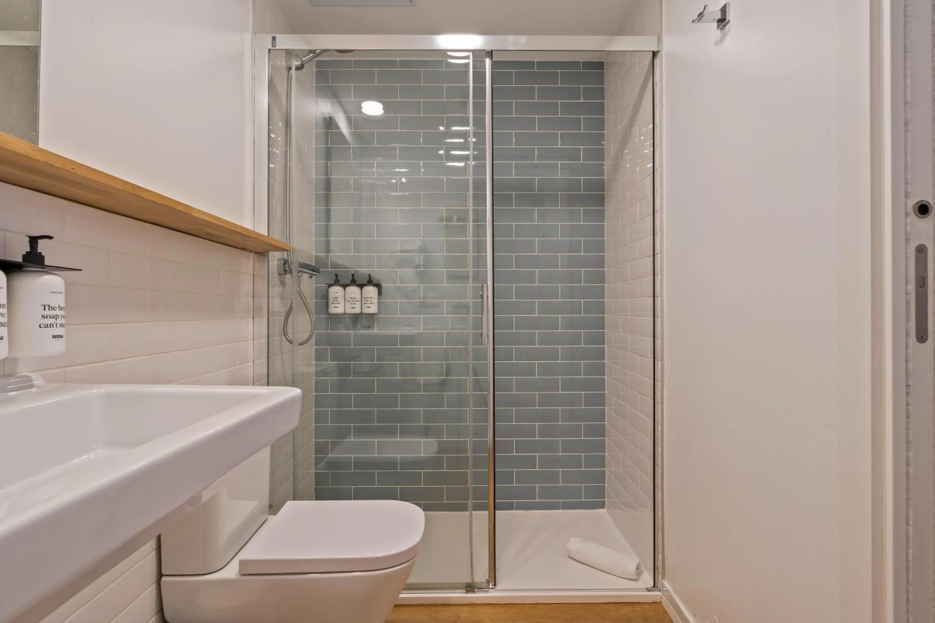 Shower in Colectia Hotel Ondarreta