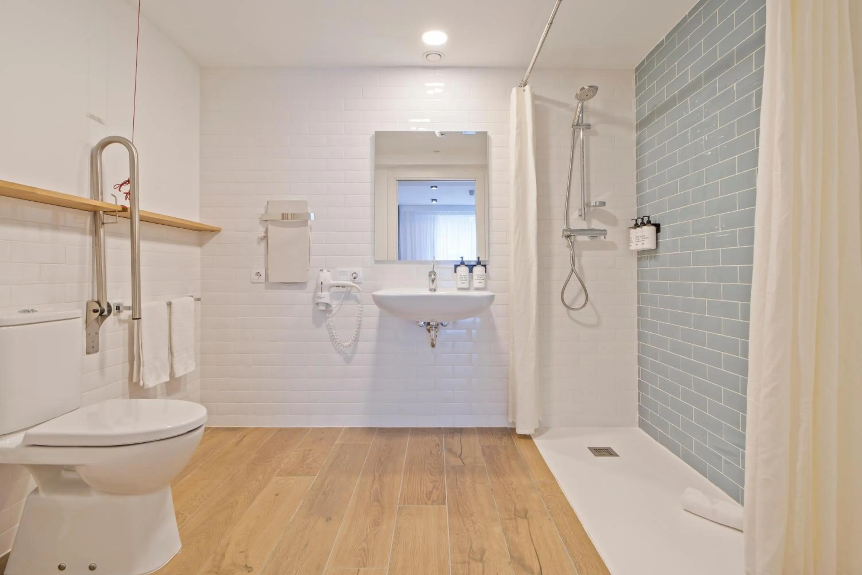 Shower in Uma Suites Ondarreta