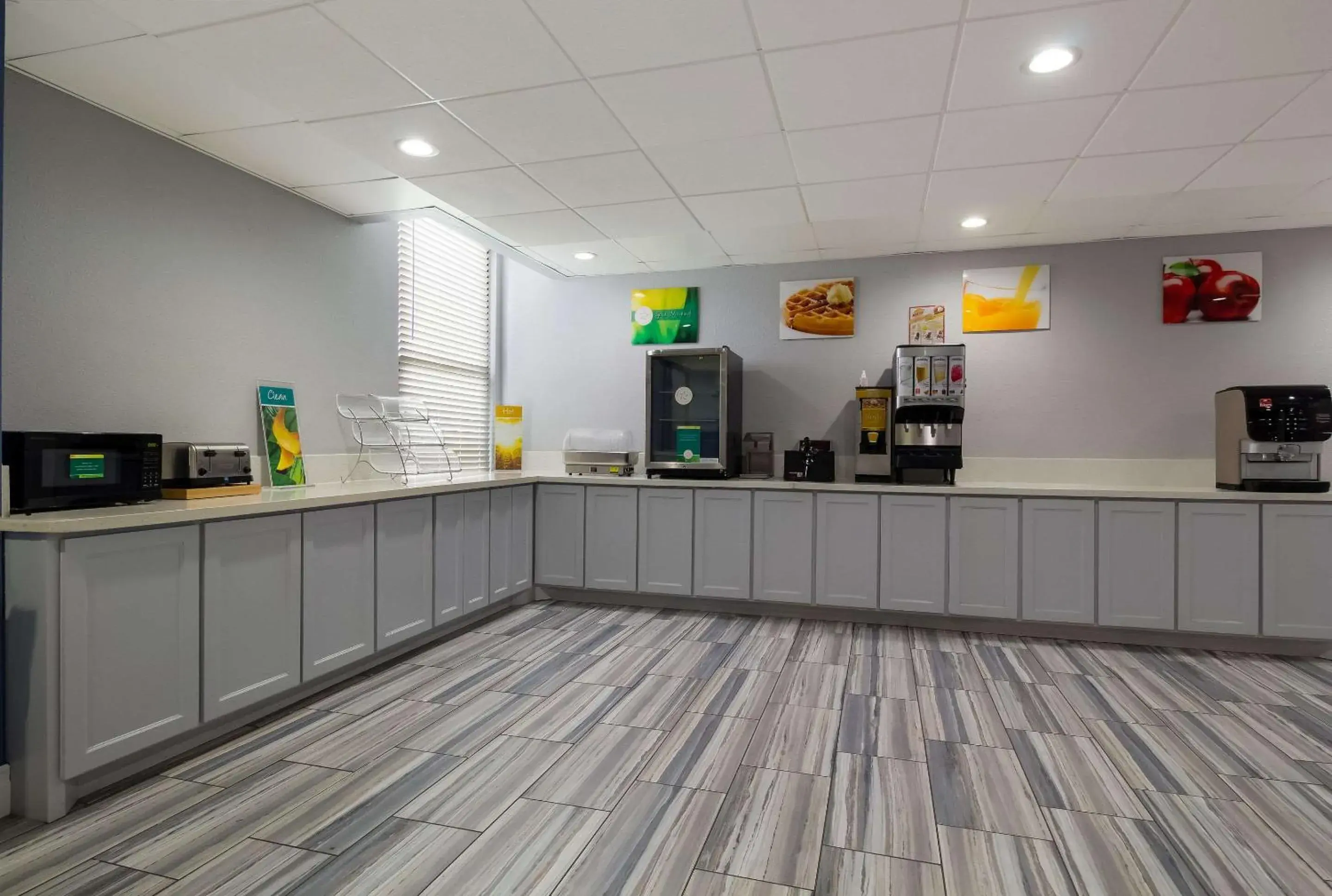 Breakfast in Quality Inn Houston East I-10 Breakfast in Quality Inn Houston East I-10