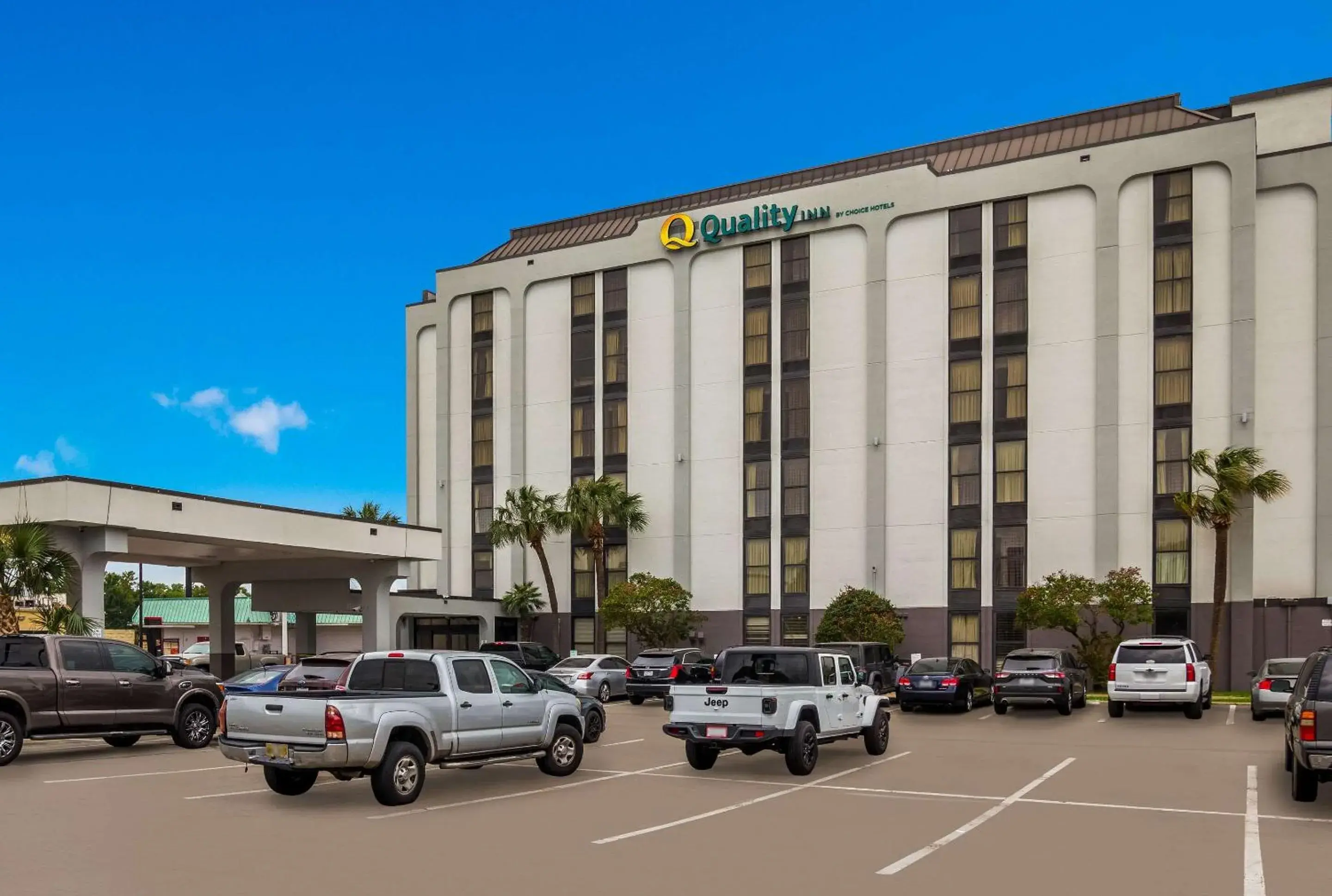 Property building in Quality Inn Houston East I-10 Property building in Quality Inn Houston East I-10