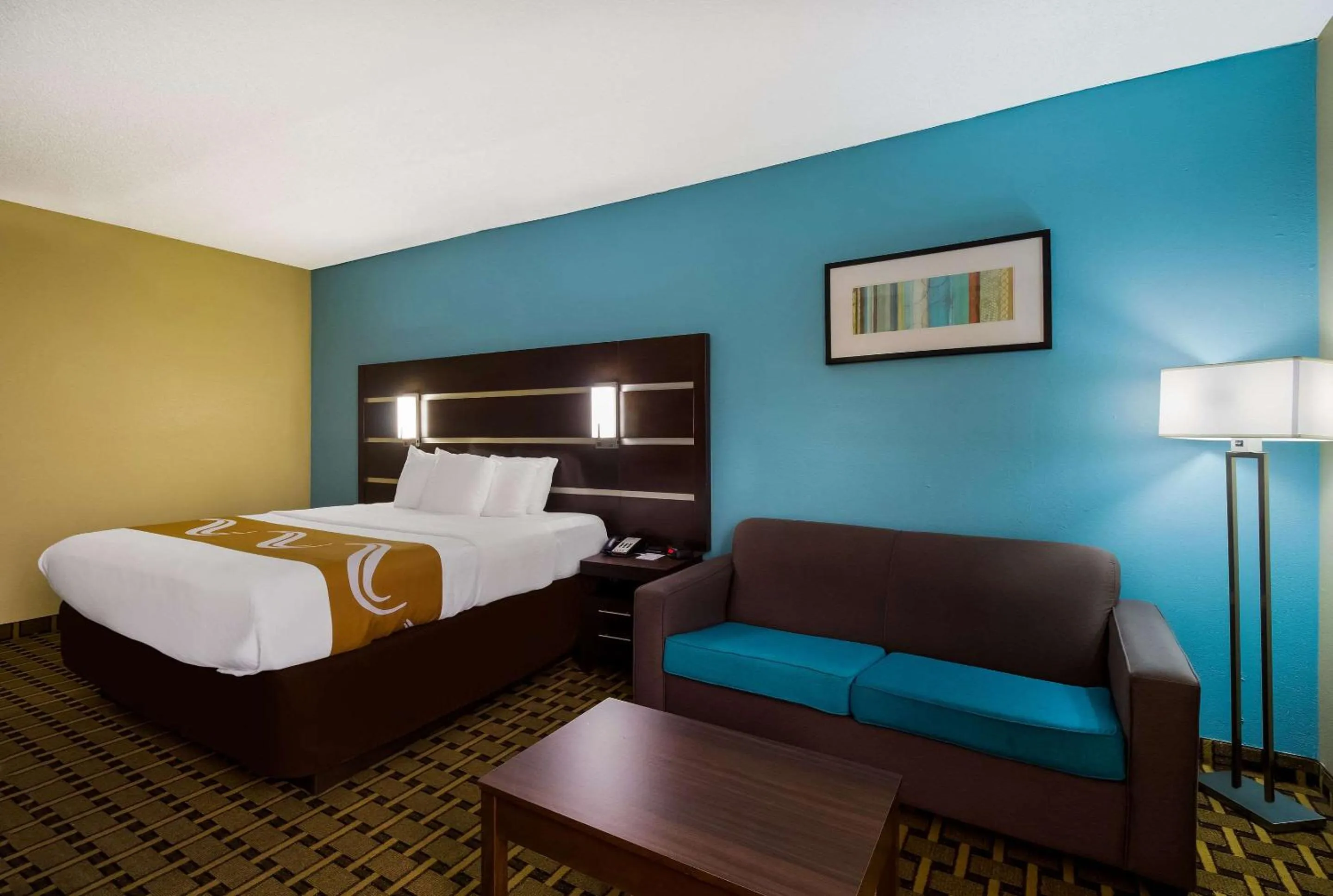 Bedroom, Bed in Quality Inn Houston East I-10