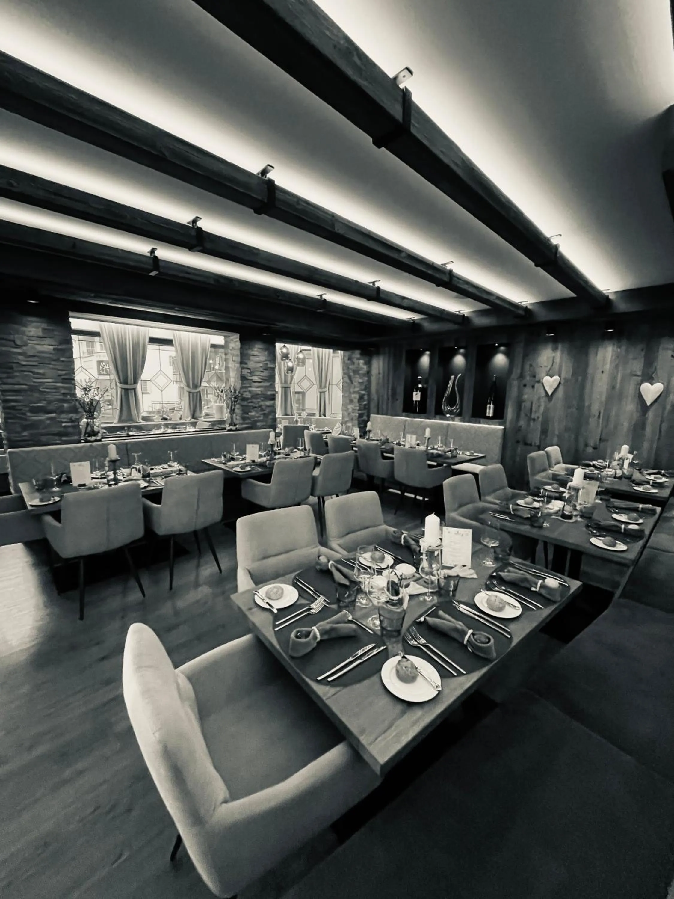 Restaurant/places to eat in Hotel Central