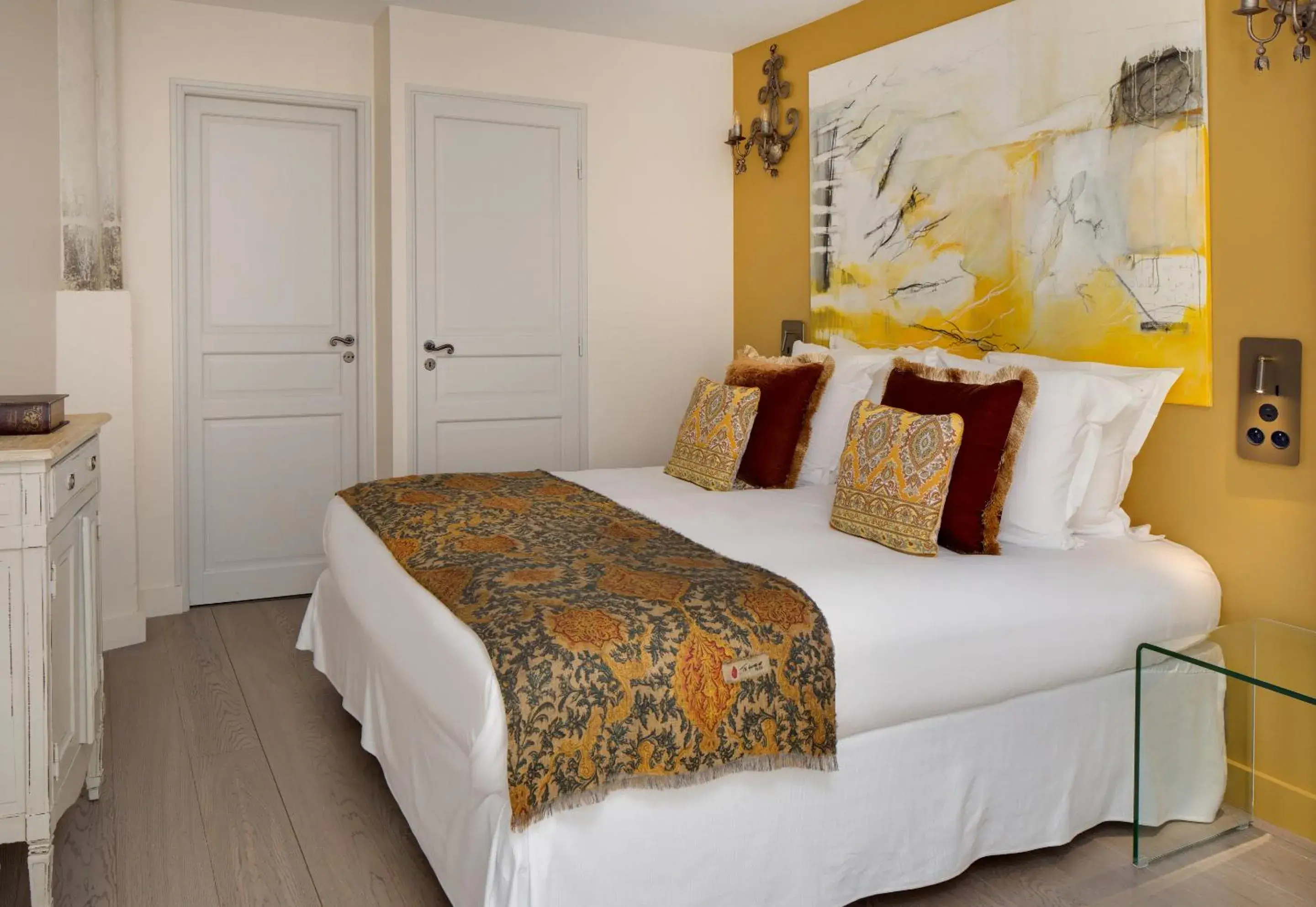 Cardinal in La Maison des Augustins 4 stars Spa et Fitness Cardinal in La Maison des Augustins 4 stars Spa et Fitness