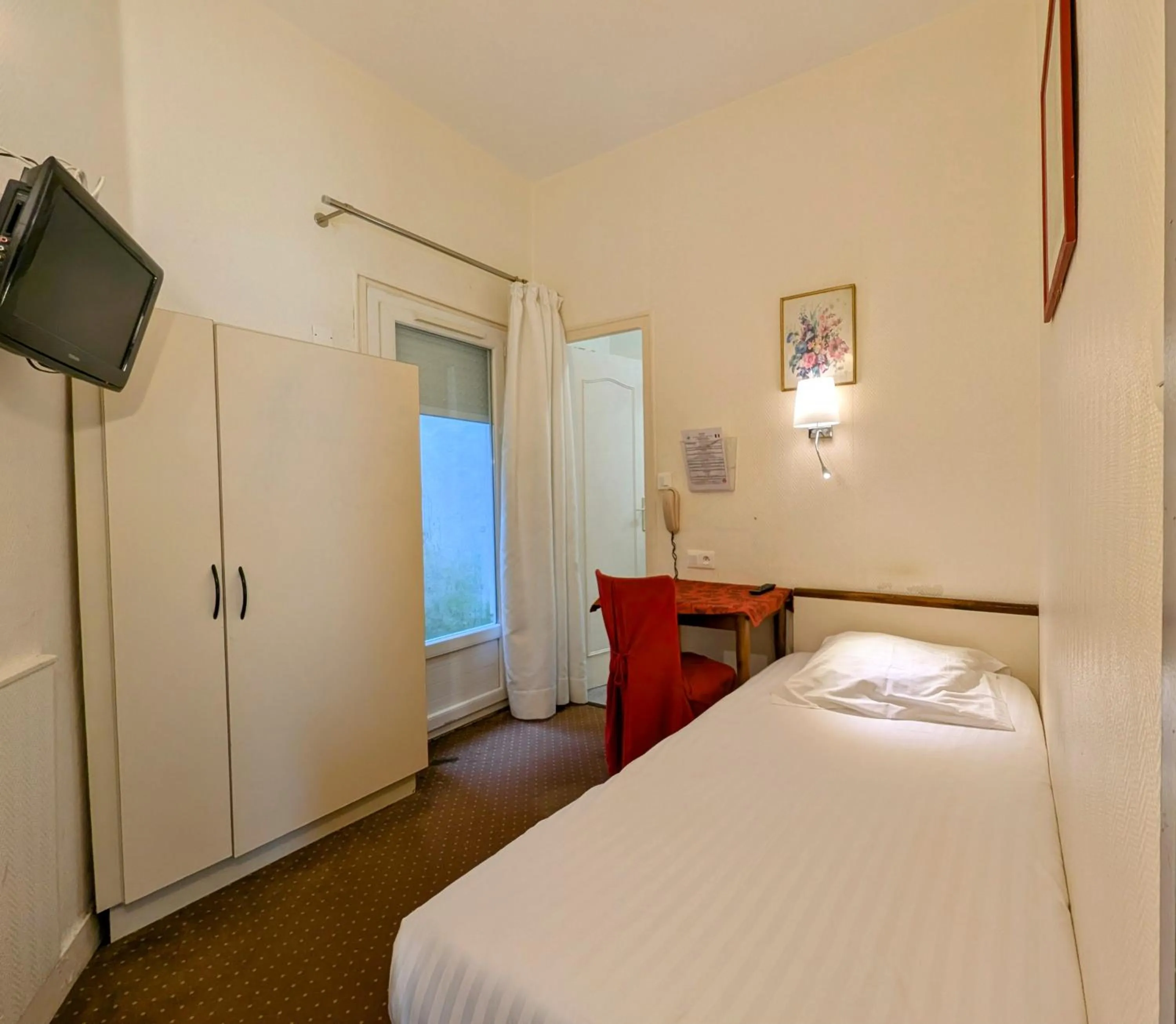 Bedroom, Bed in Hotel Iena