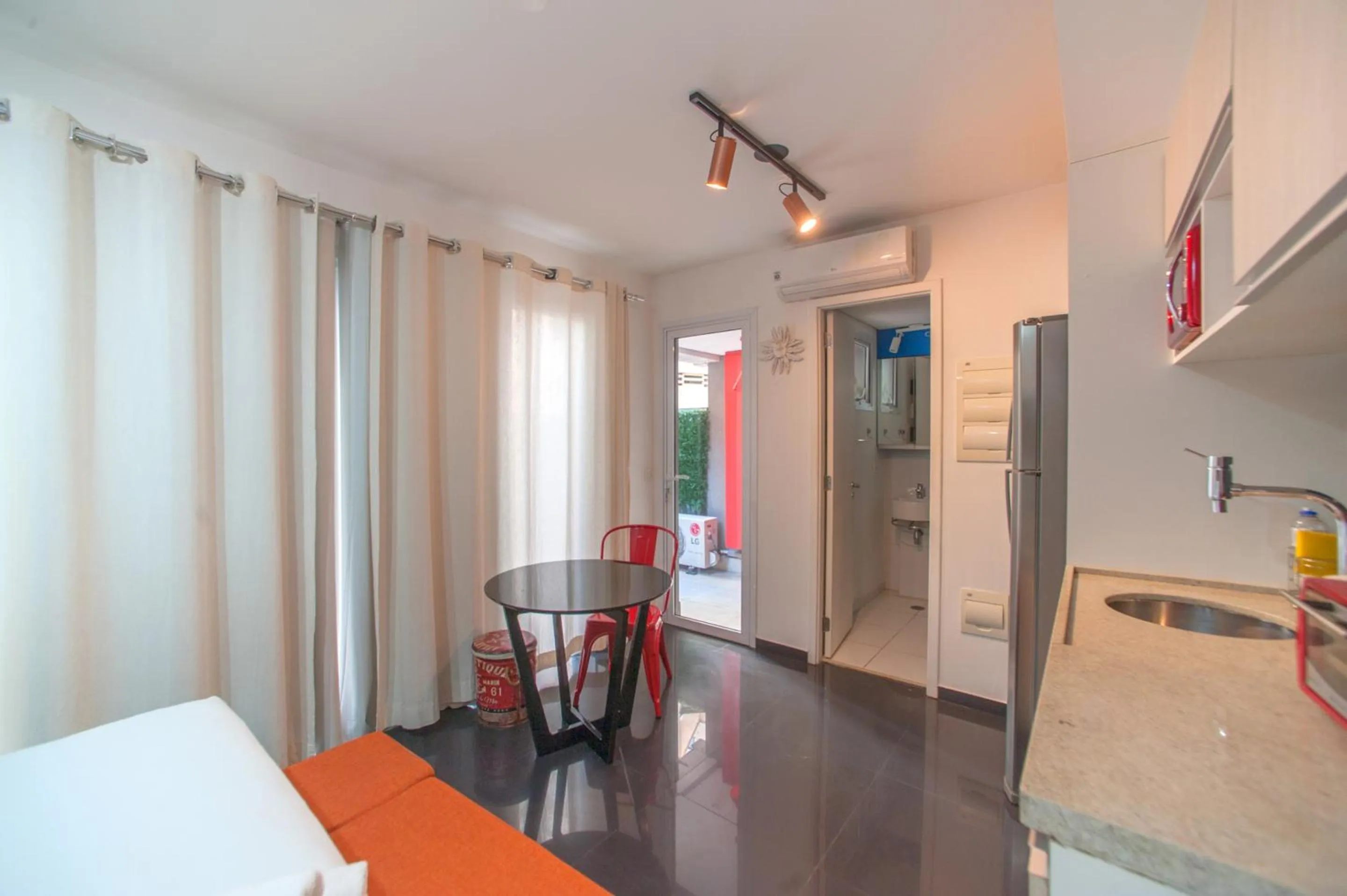 Photo of the whole room in 360 São Luis