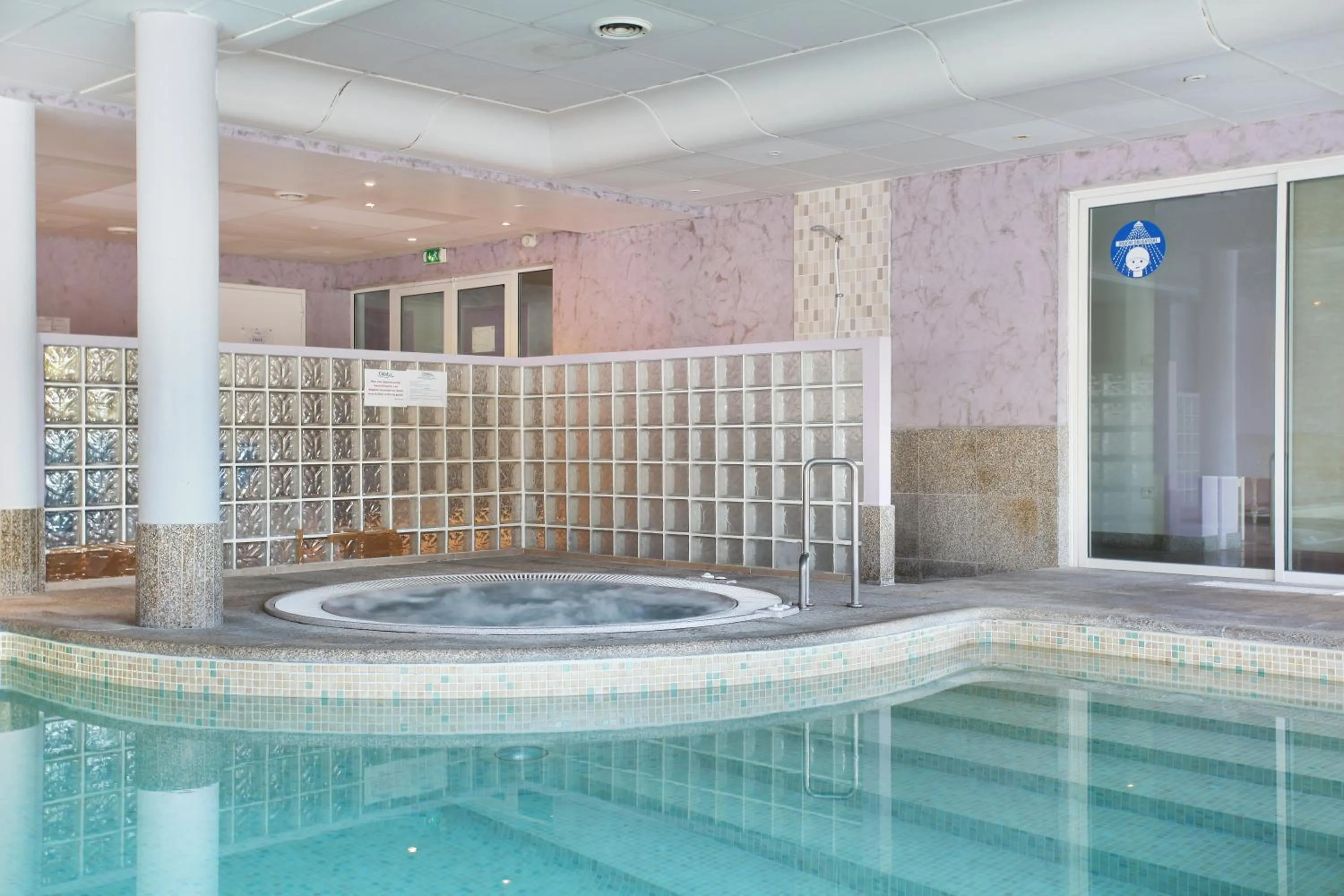 Swimming pool in Résidence Odalys La Licorne de Haute Provence