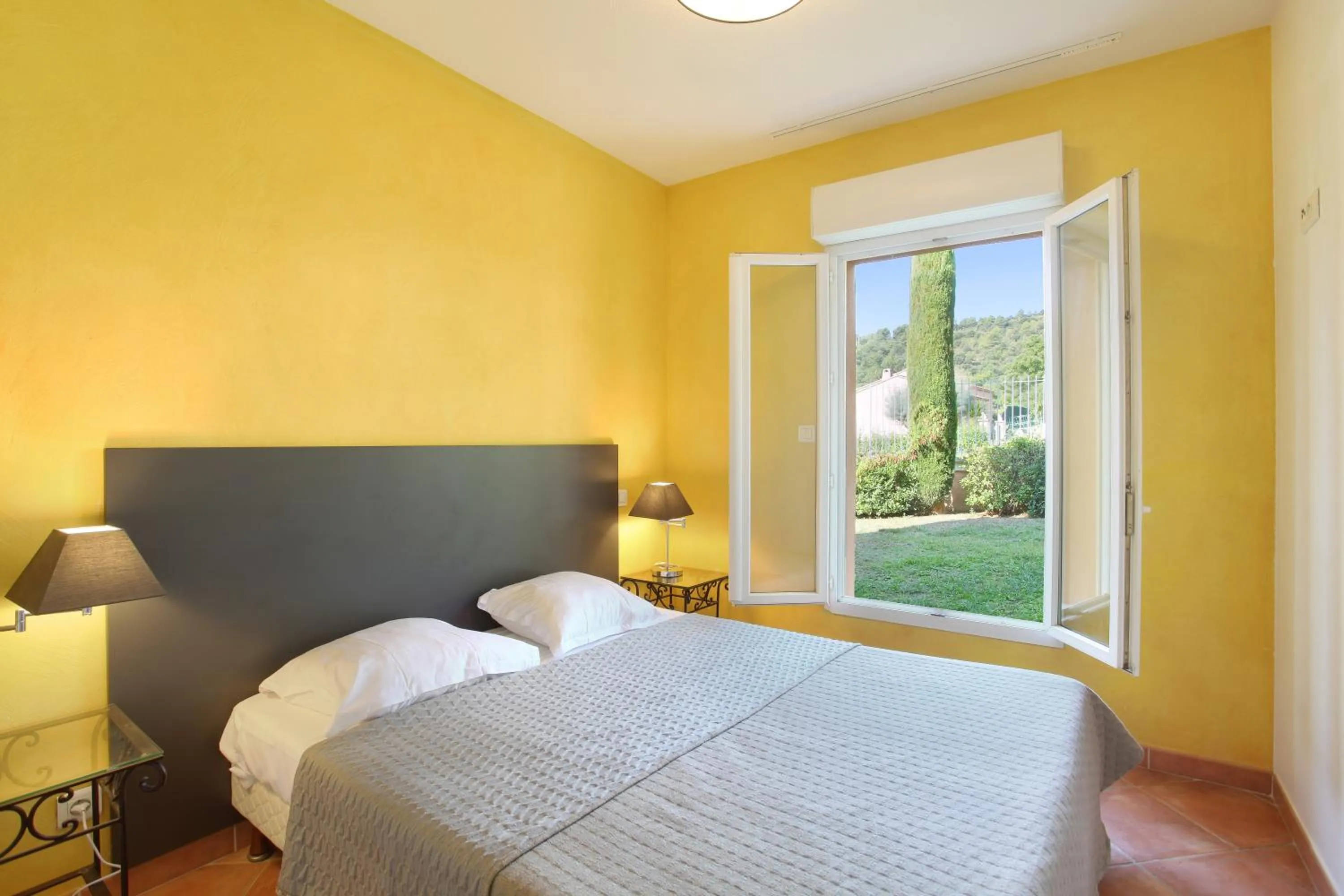 Bedroom, Bed in Résidence Odalys La Licorne de Haute Provence