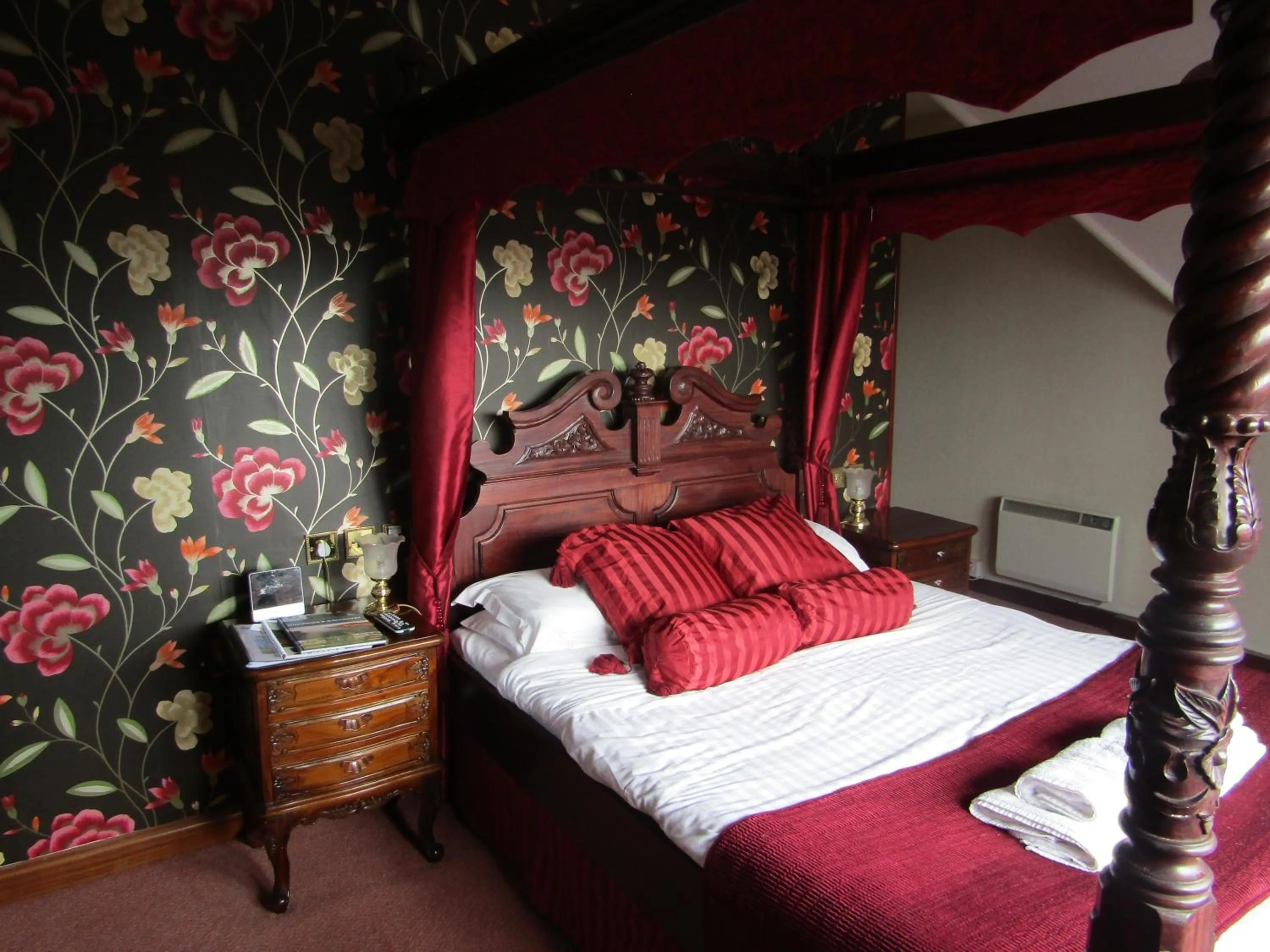 Family Room with Bath in Hunters Lodge Hotel