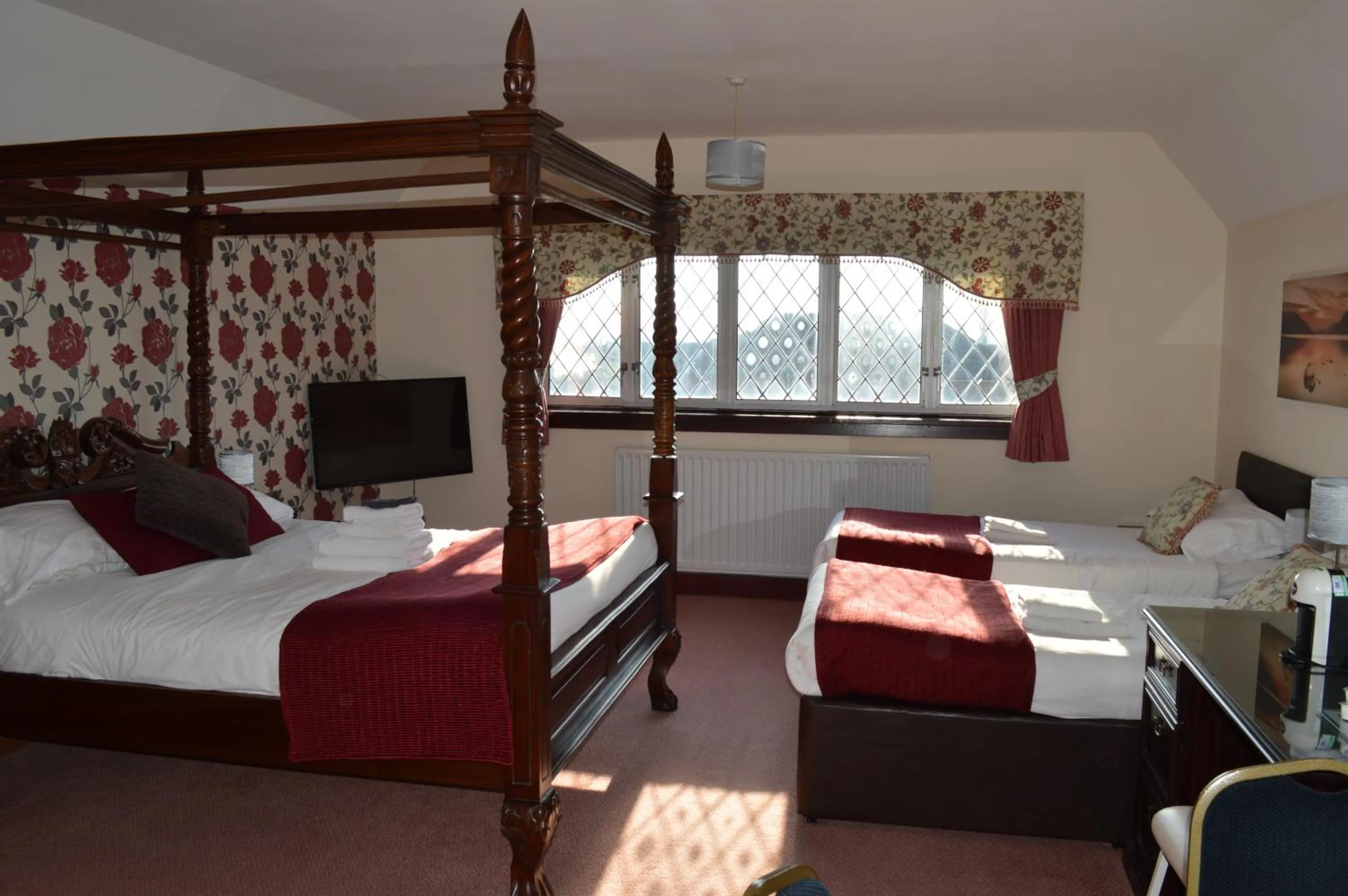 Quadruple Room in Hunters Lodge Hotel