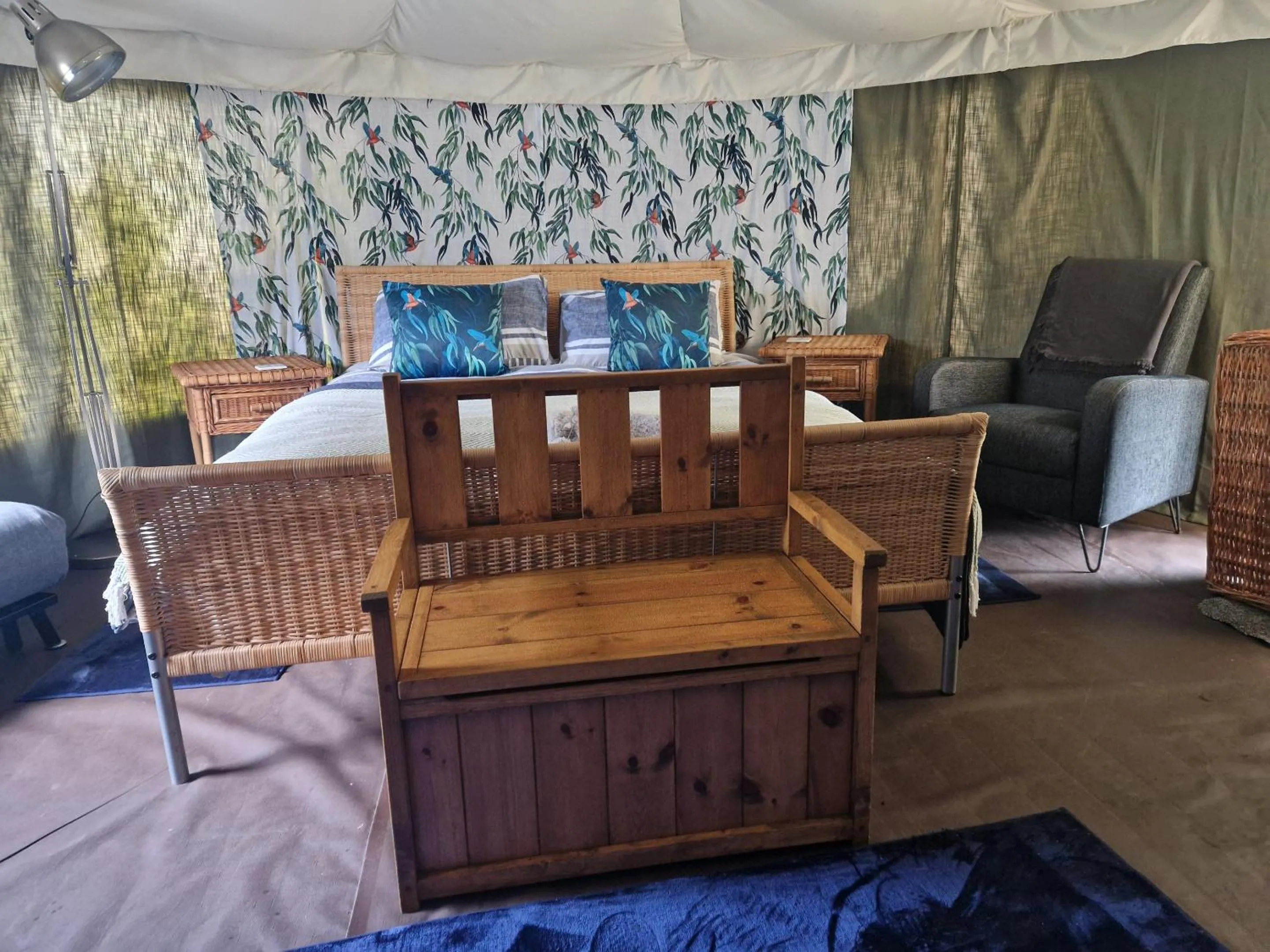 Bedroom, Bed in The Little Hide - Adult Only Camping Pods