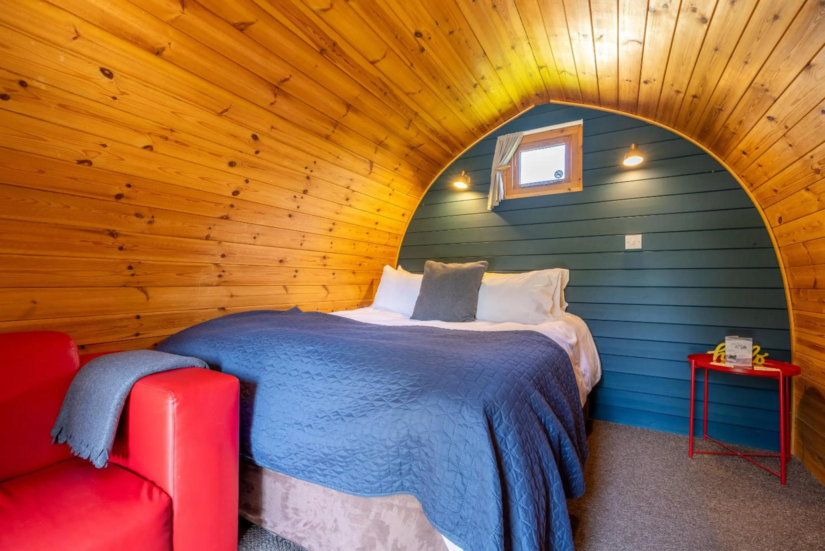 Bedroom, Bed in The Little Hide - Adult Only Camping Pods