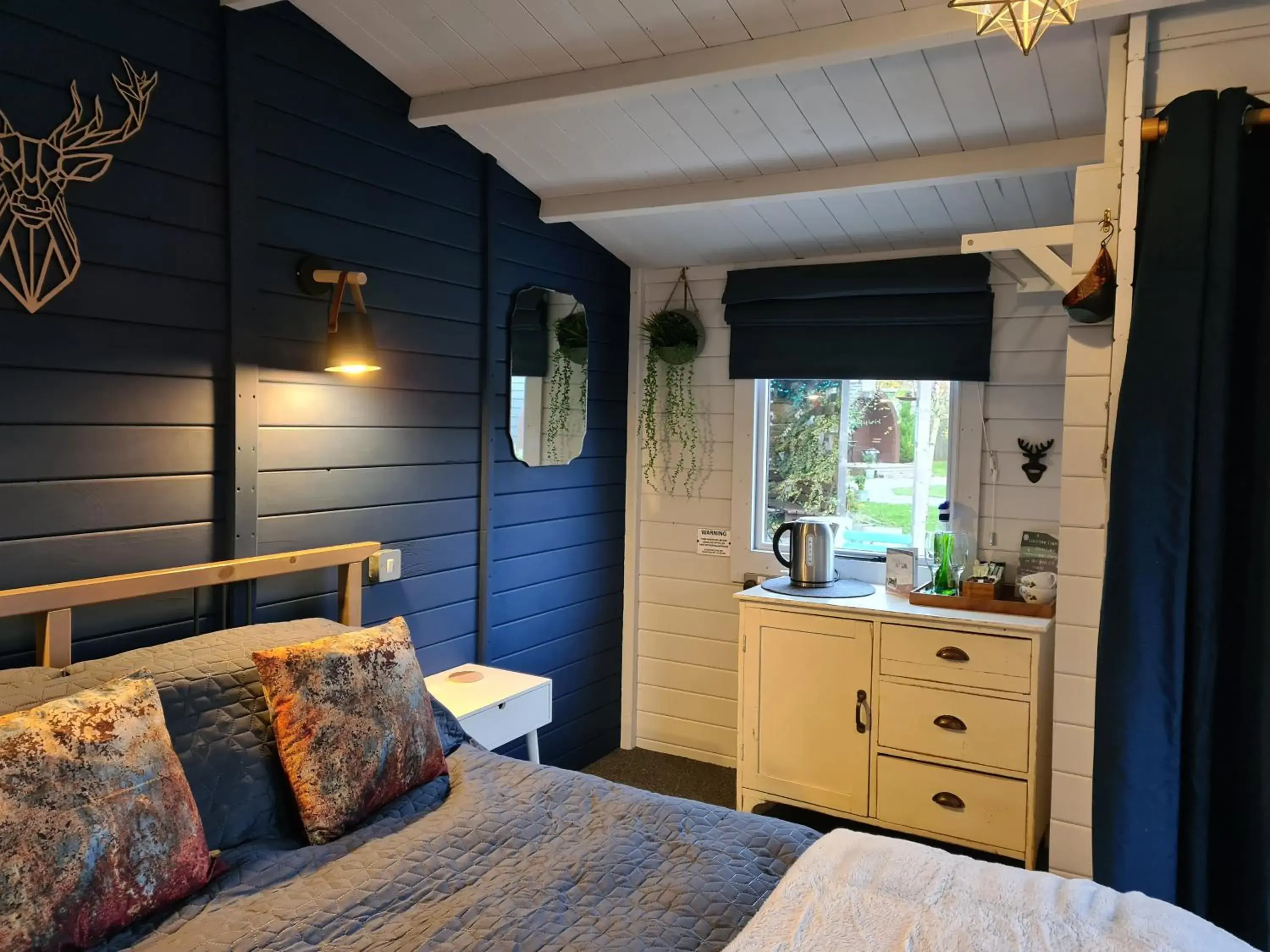 Bedroom, Bed in The Little Hide - Adult Only Camping Pods Bedroom, Bed in The Little Hide - Adult Only Camping Pods