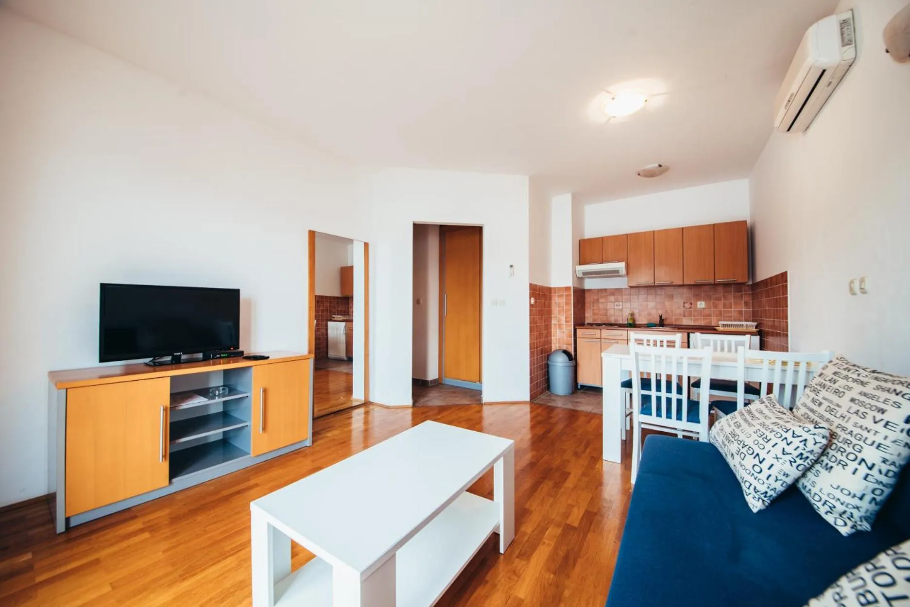 TV and multimedia in Apartments Vala