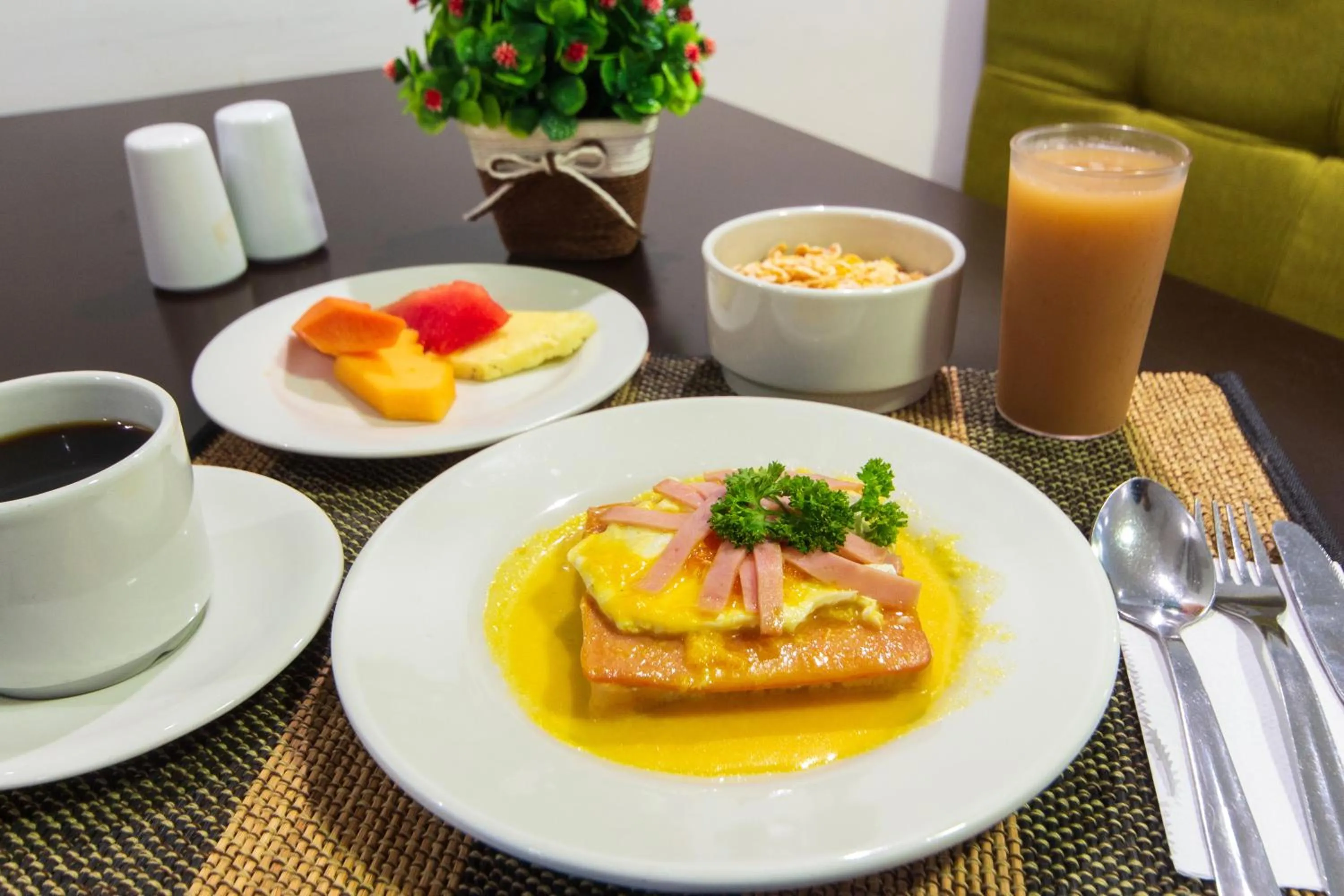 Food in Hotel Avexi Suites By GEH Suites