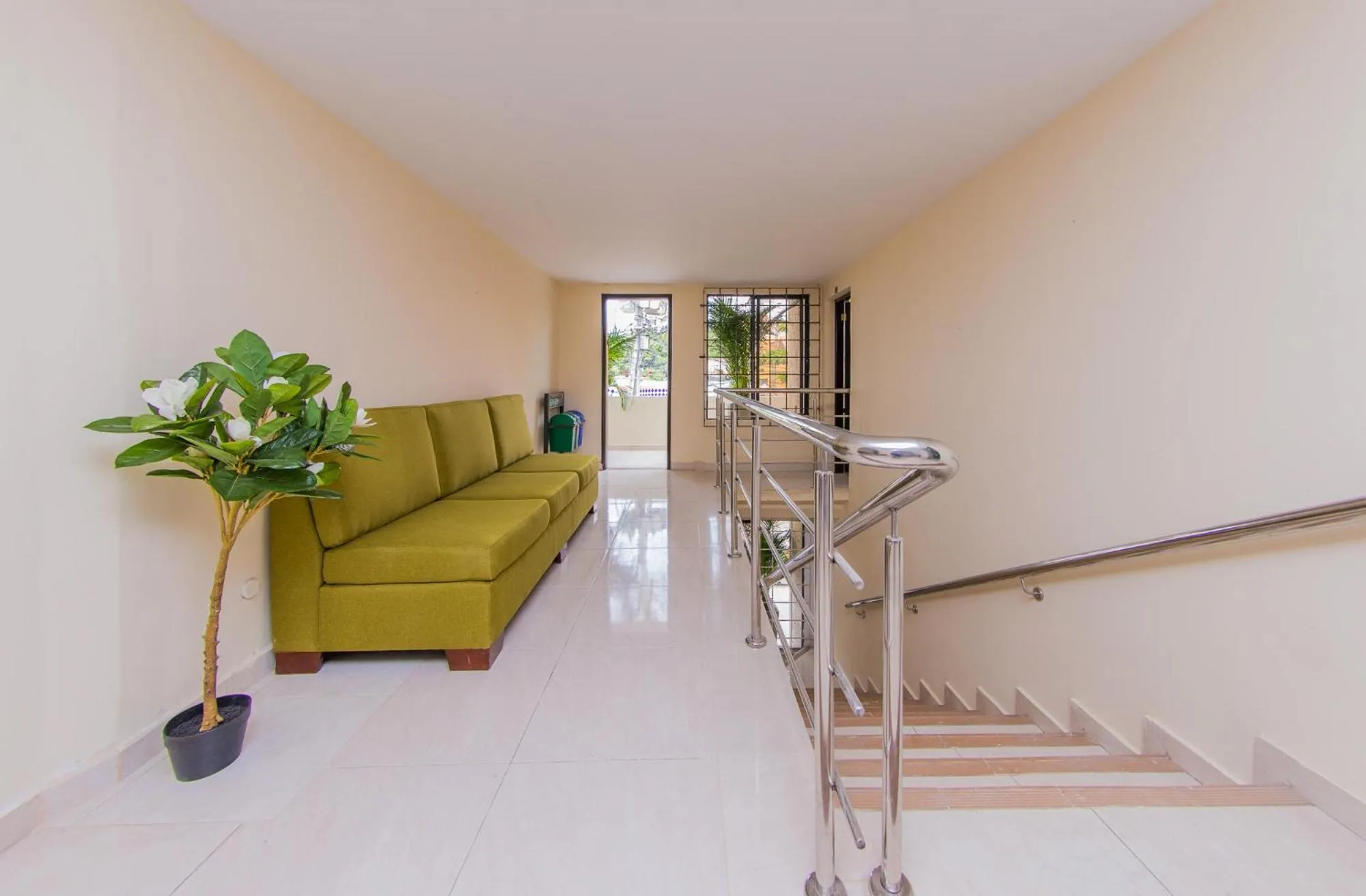 Facade/entrance in Hotel Avexi Suites By GEH Suites