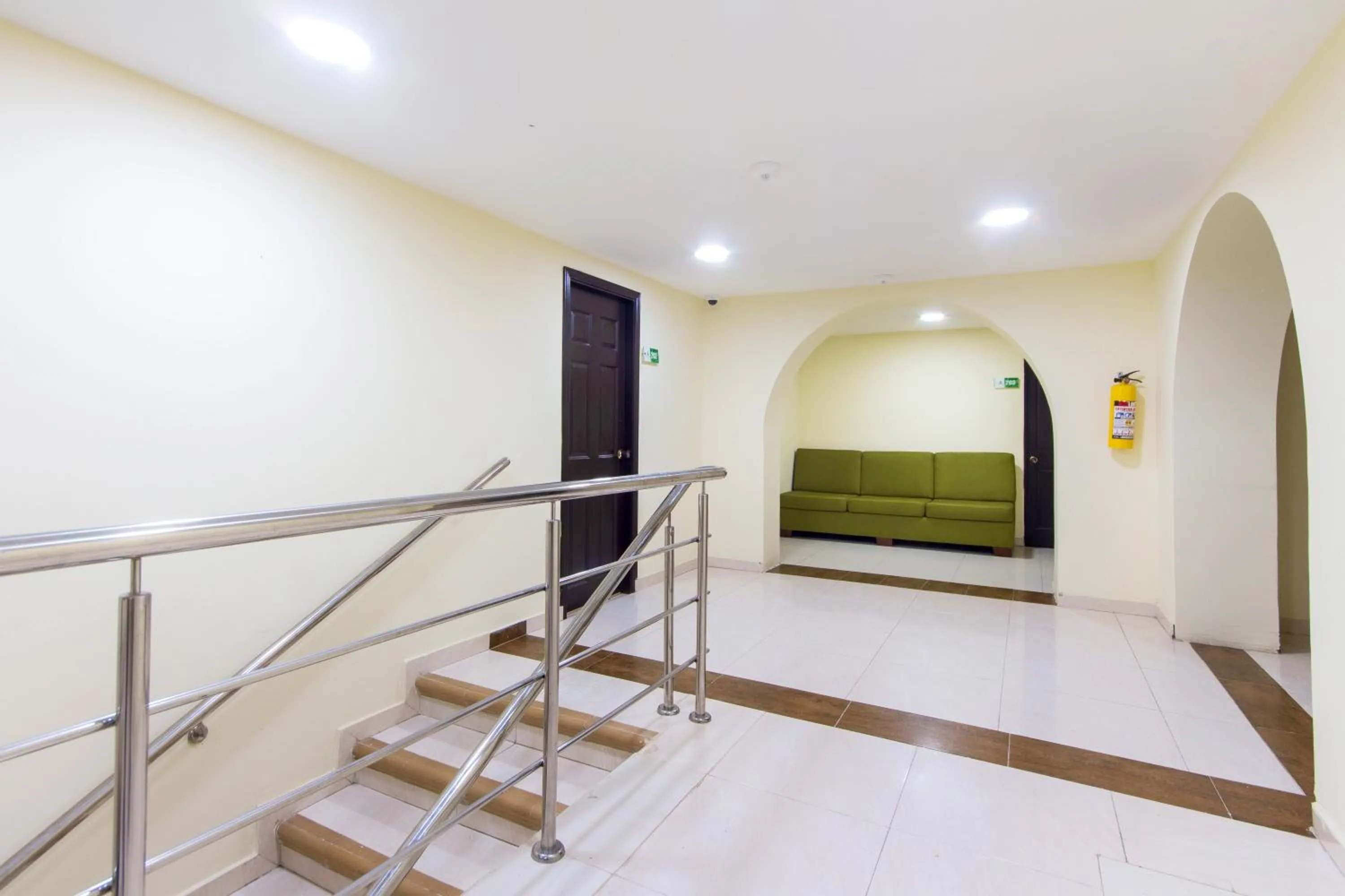 Lobby or reception in Hotel Avexi Suites By GEH Suites